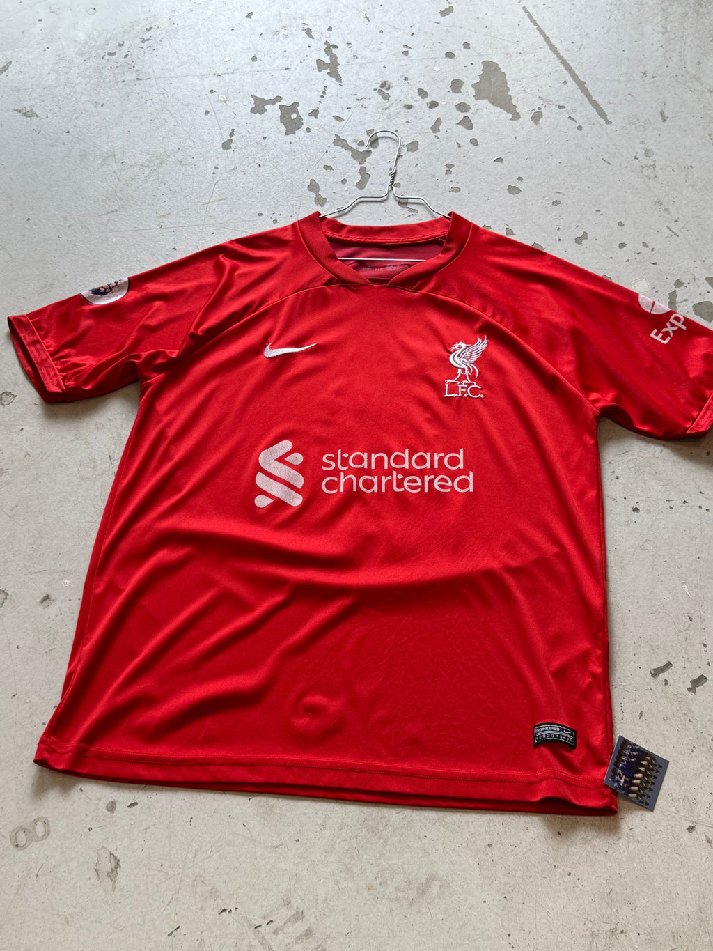 Liverpool Secondhand Fodboldtrøje – 2022/2023 - Medium - Re:Junk Vintage