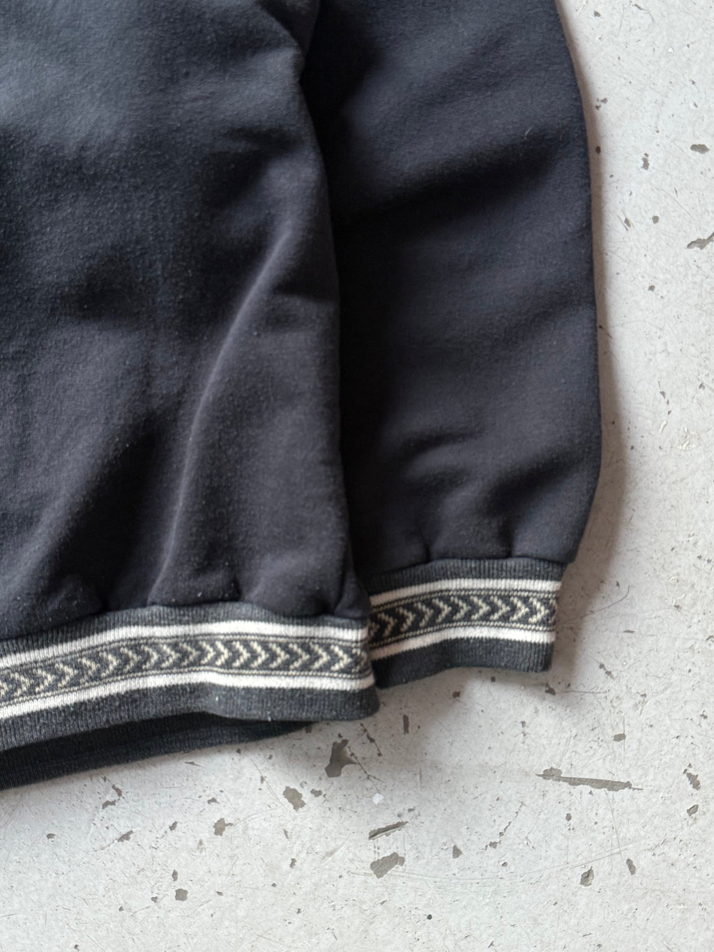 Marshlands | sweatshirt | sort m. ulvemotiv | medium - Re:Junk Vintage