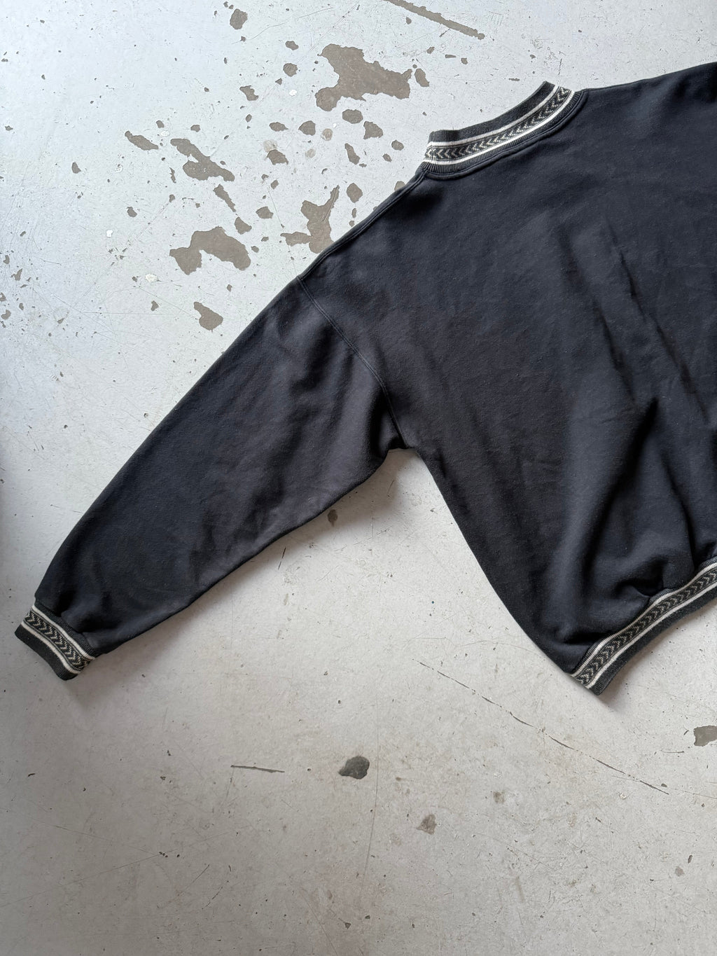 Marshlands | sweatshirt | sort m. ulvemotiv | medium - Re:Junk Vintage
