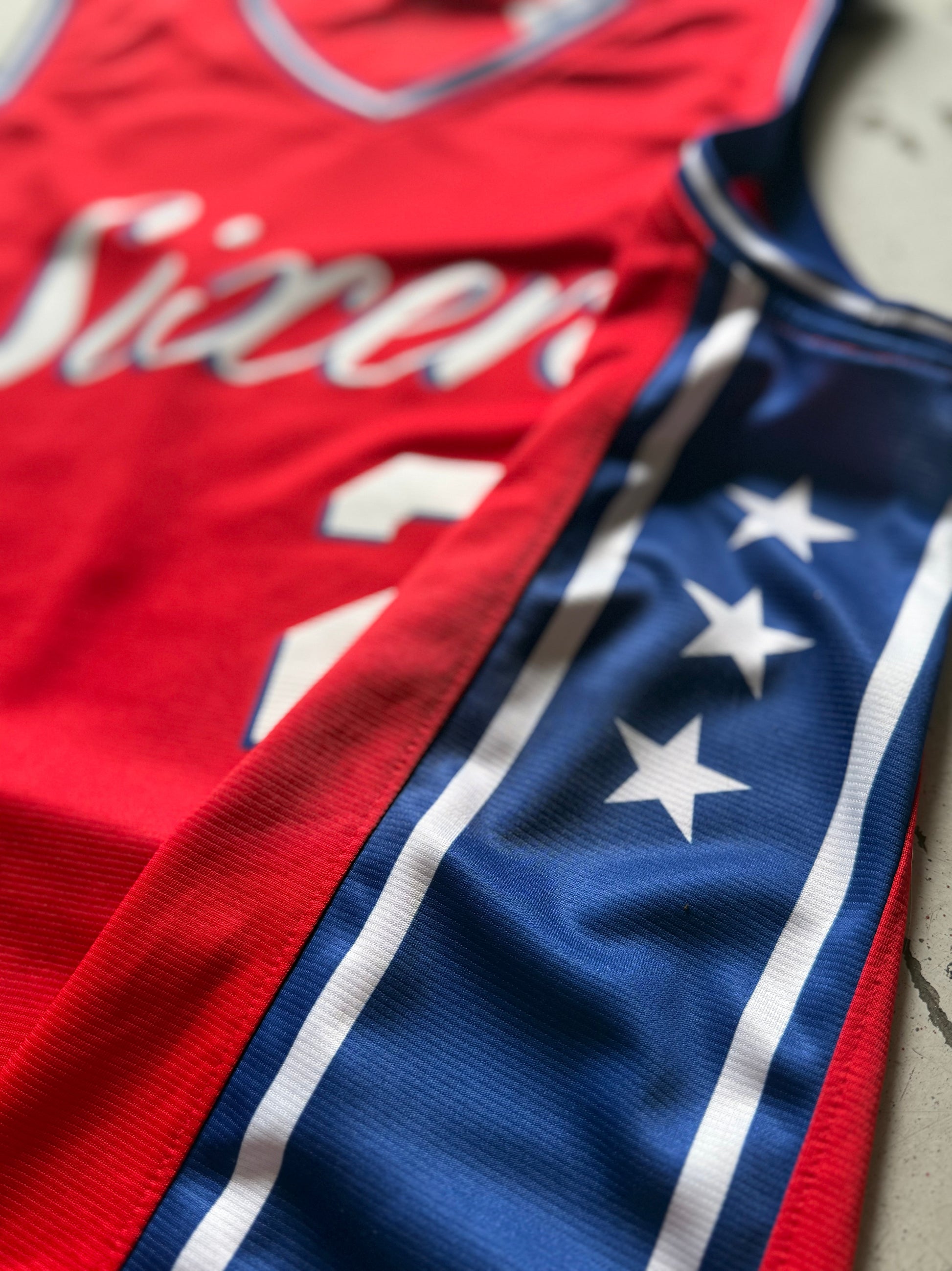NBA | Sixers Embiid 21 | rød| M - Re:Junk Vintage