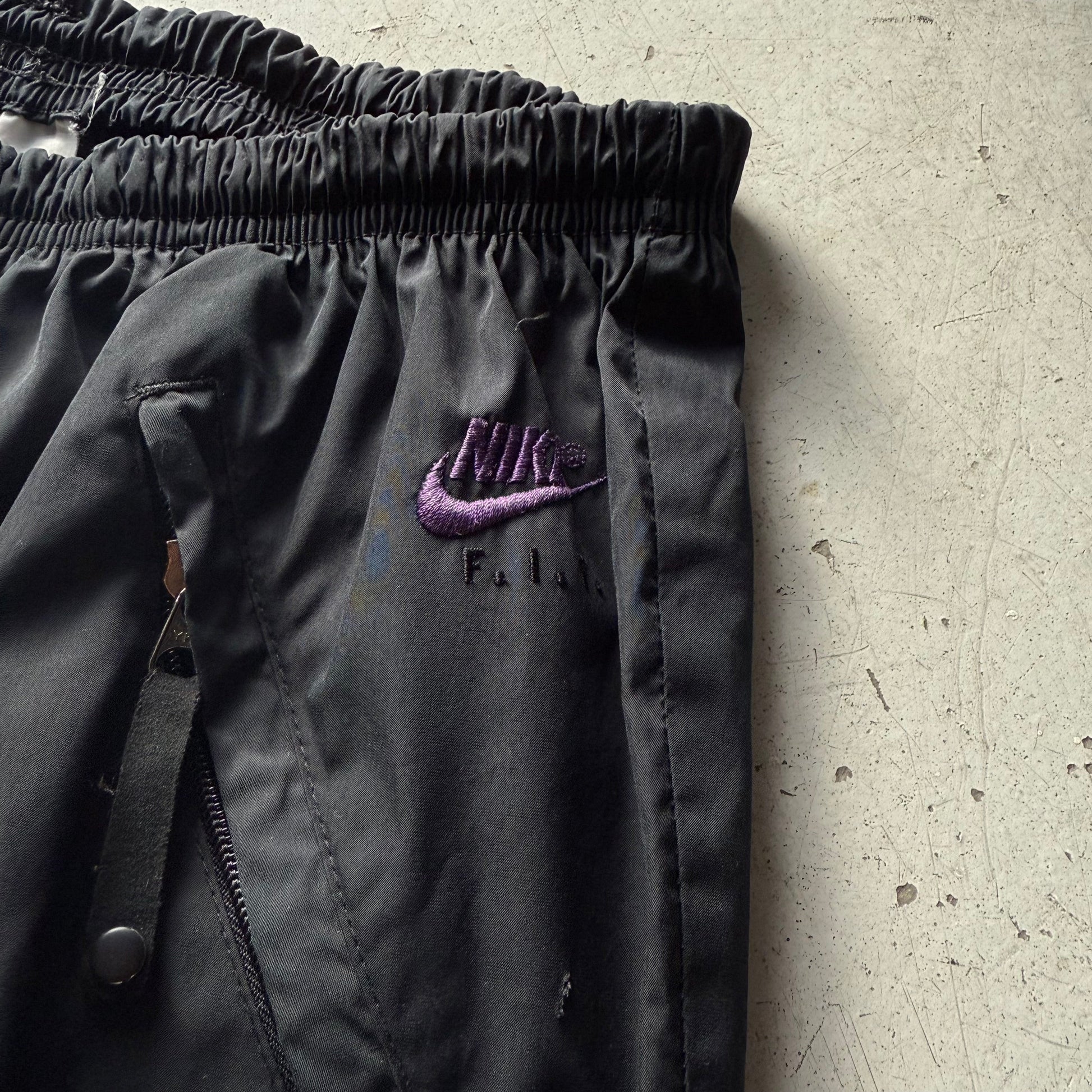 Nike ACG | trackpants | sort/lilla | M - Re:Junk Vintage