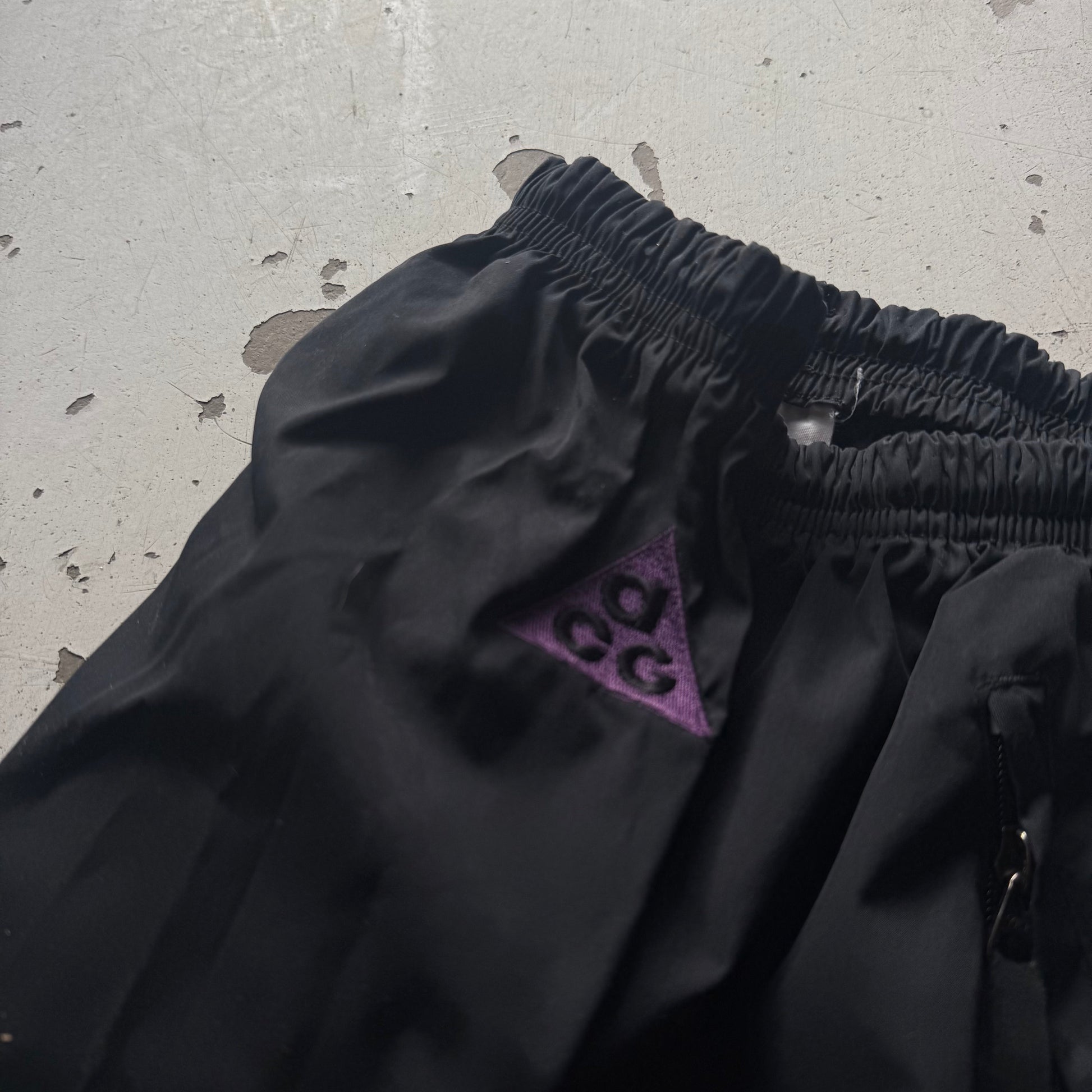 Nike ACG | trackpants | sort/lilla | M - Re:Junk Vintage