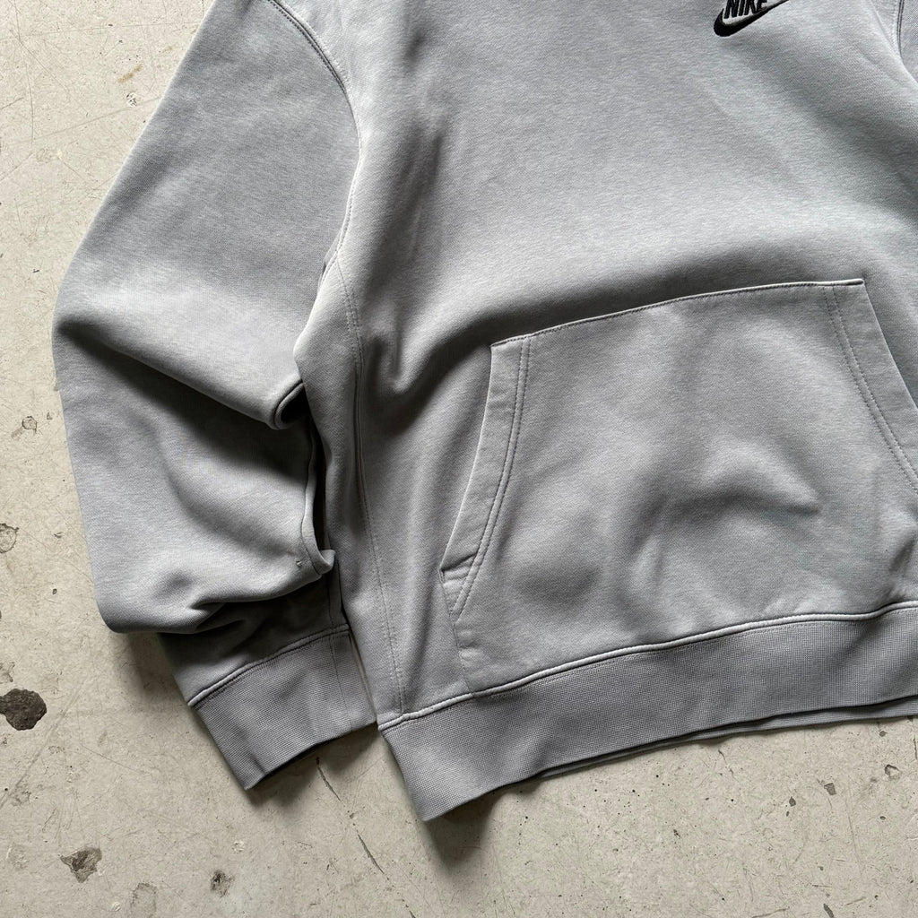 Nike Hoodie Grå – Essential Vintage Hættetrøje (Small) - Re:Junk Vintage