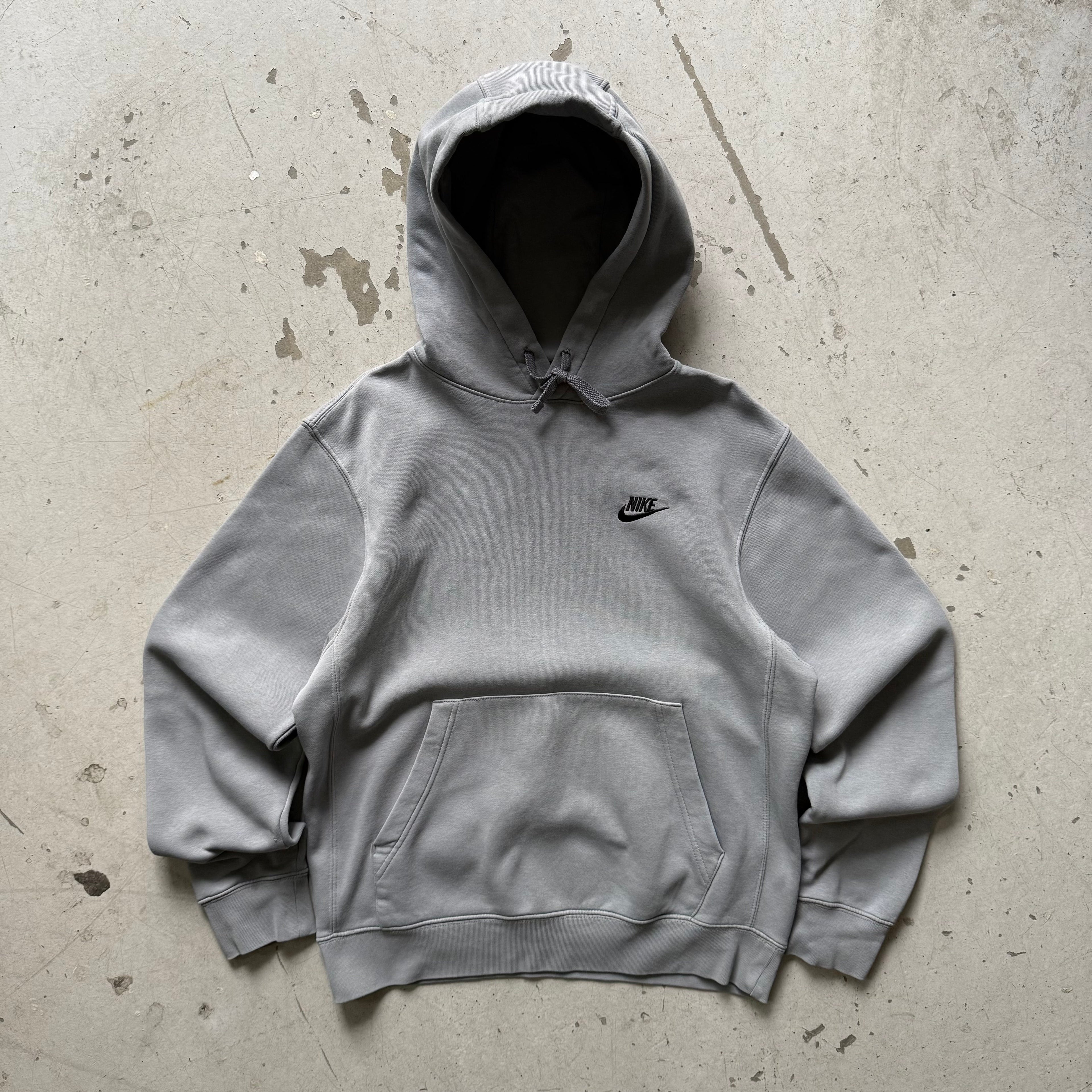 Nike Hoodie Grå – Essential Vintage Hættetrøje (Small)