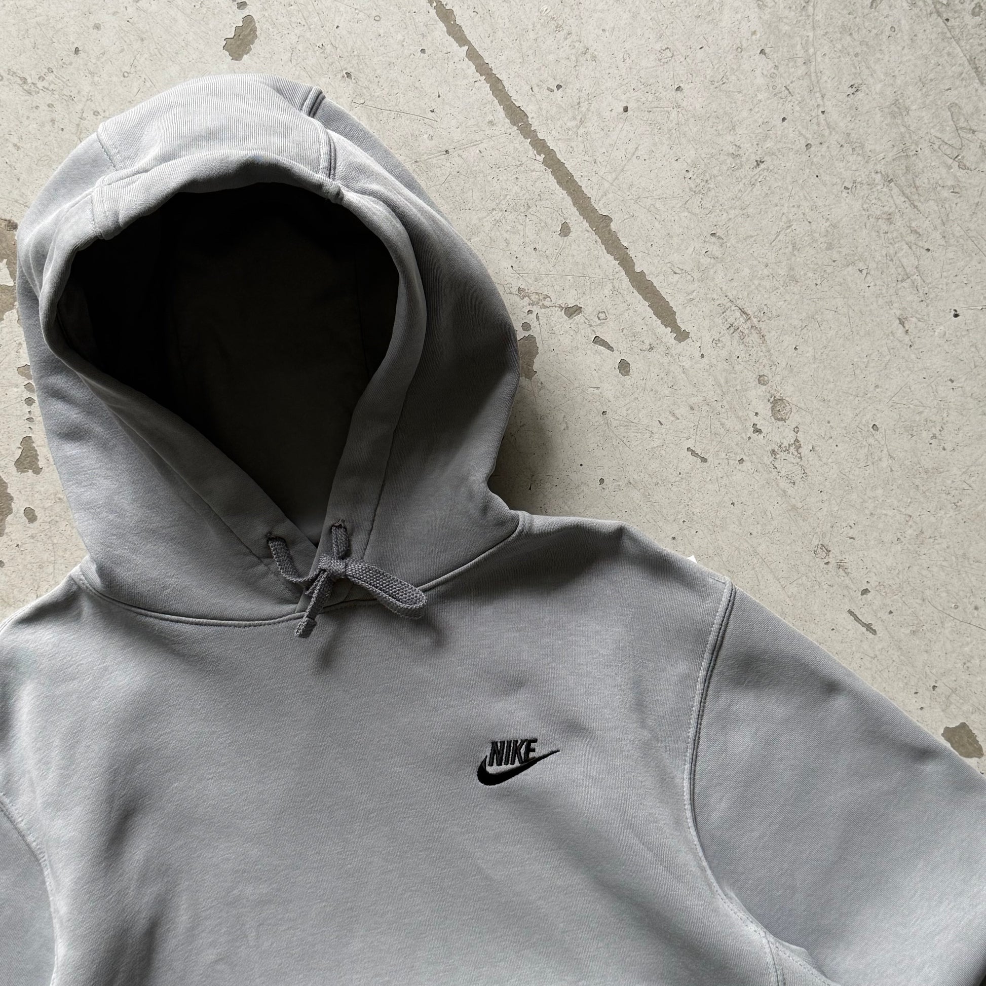 Nike Hoodie Grå – Essential Vintage Hættetrøje (Small) - Re:Junk Vintage