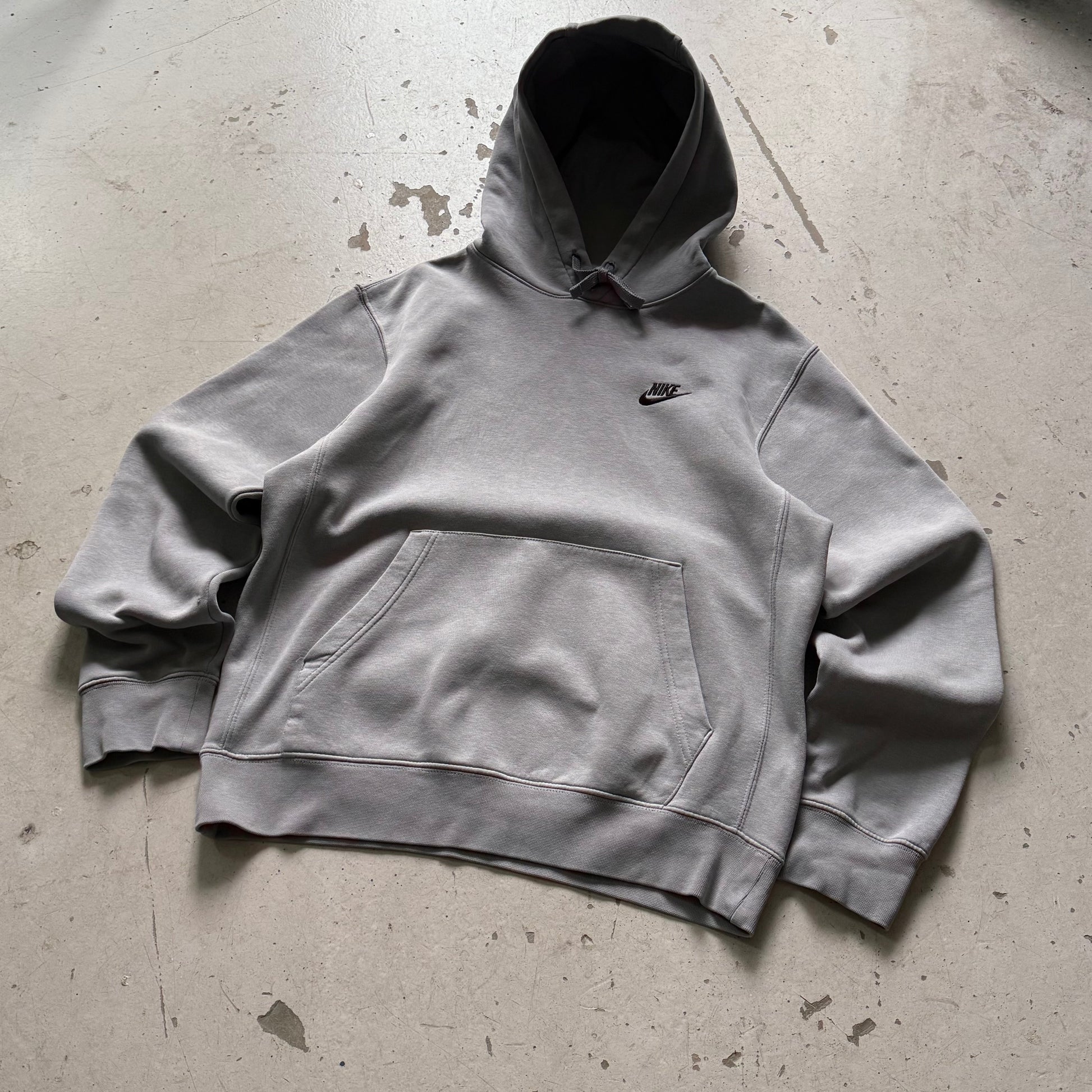 Nike Hoodie Grå – Essential Vintage Hættetrøje (Small) - Re:Junk Vintage