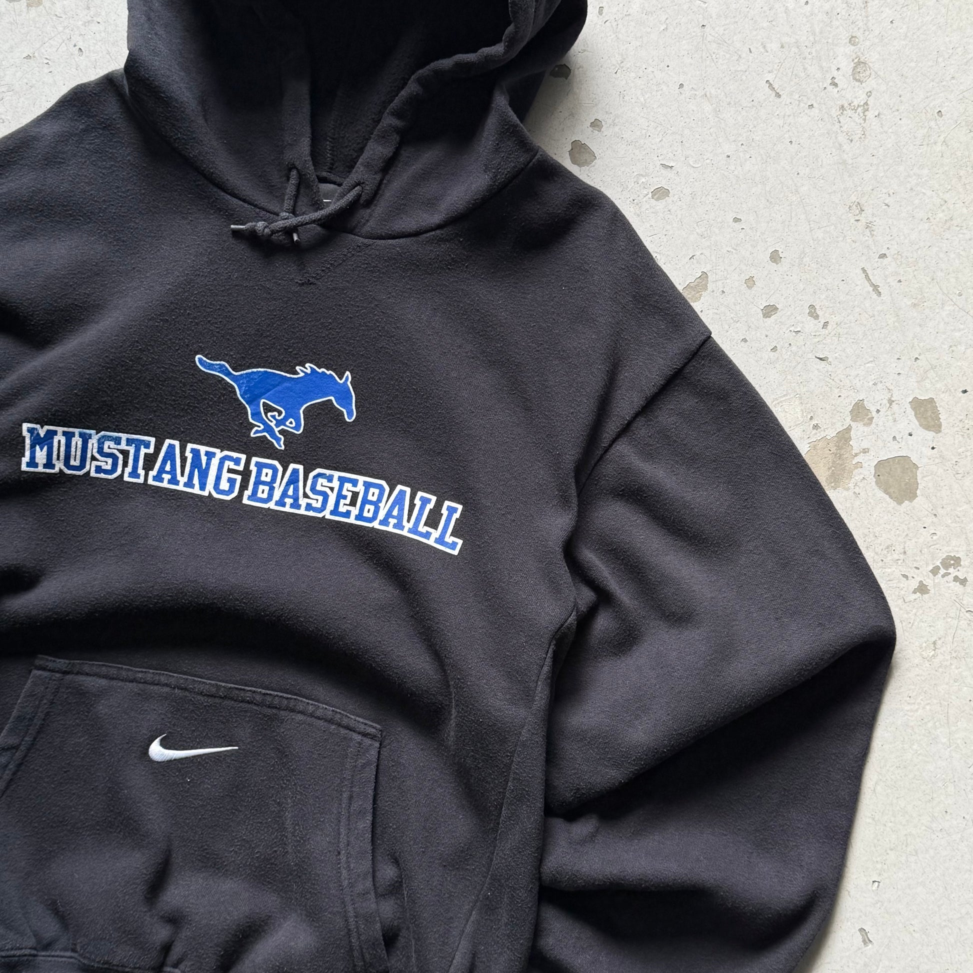 Nike Mustang Baseball hoodie – Vintage sporty hættetrøje (S) - Re:Junk Vintage