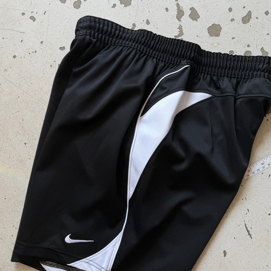 Nike | shorts | sort/hvid | Medium - Re:Junk Vintage