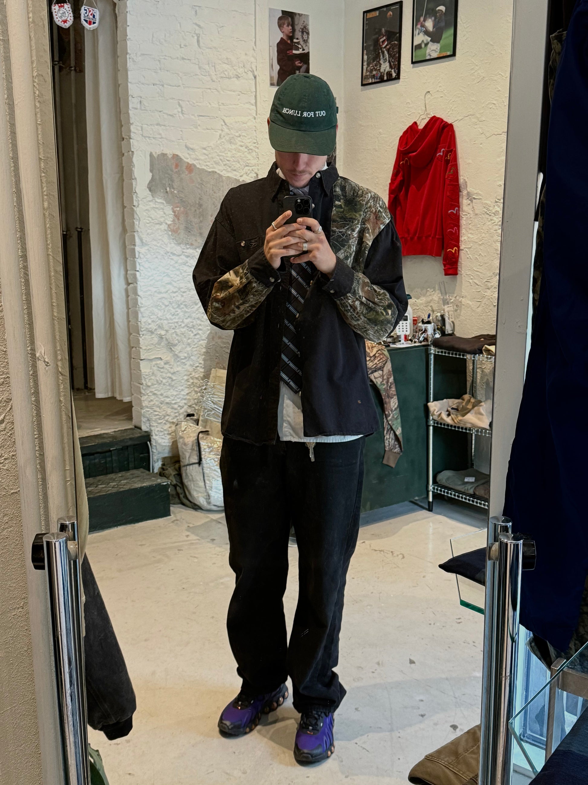 Real Tree skjorte – sort med camo - Re:Junk Vintage