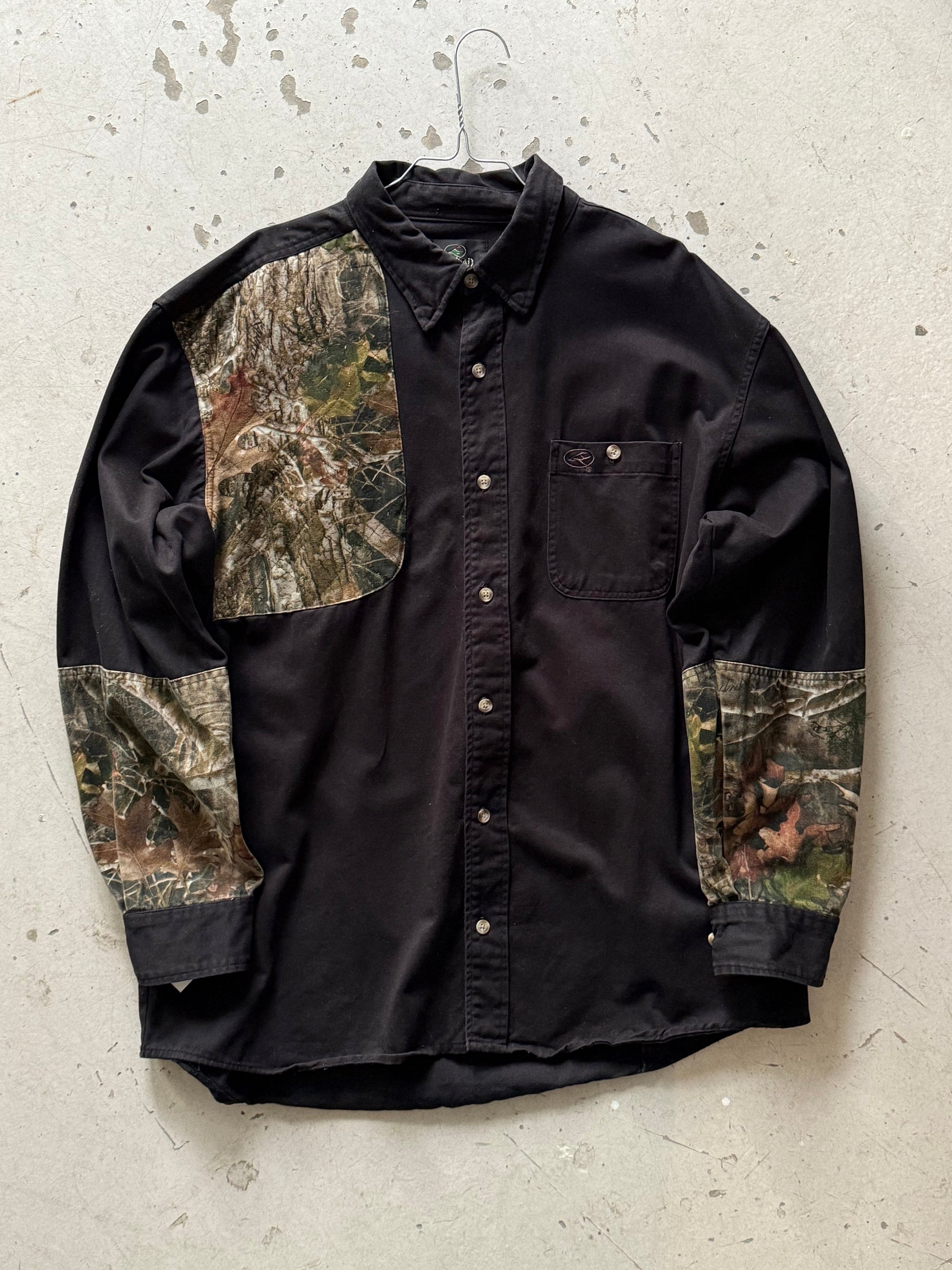 Real Tree skjorte – sort med camo - Re:Junk Vintage