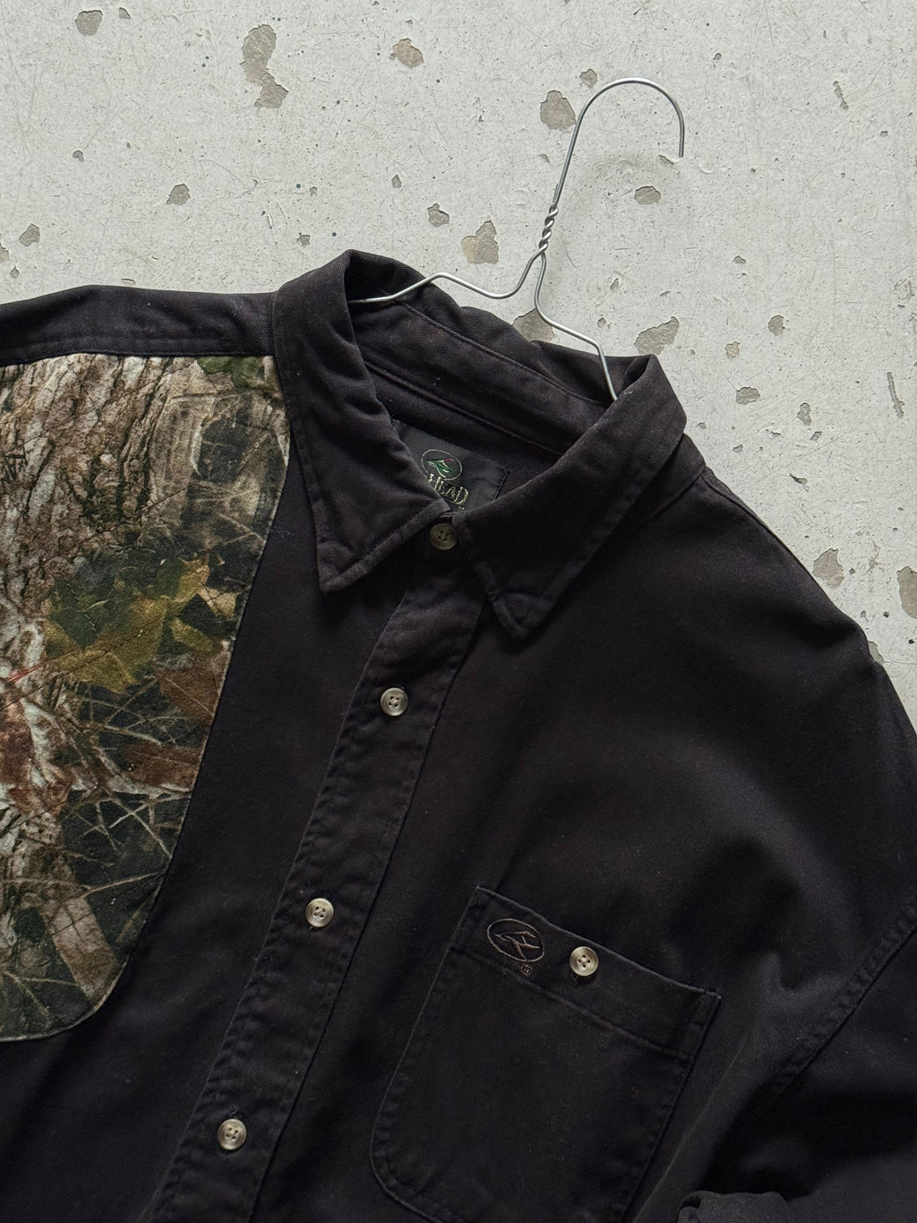 Real Tree skjorte – sort med camo - Re:Junk Vintage