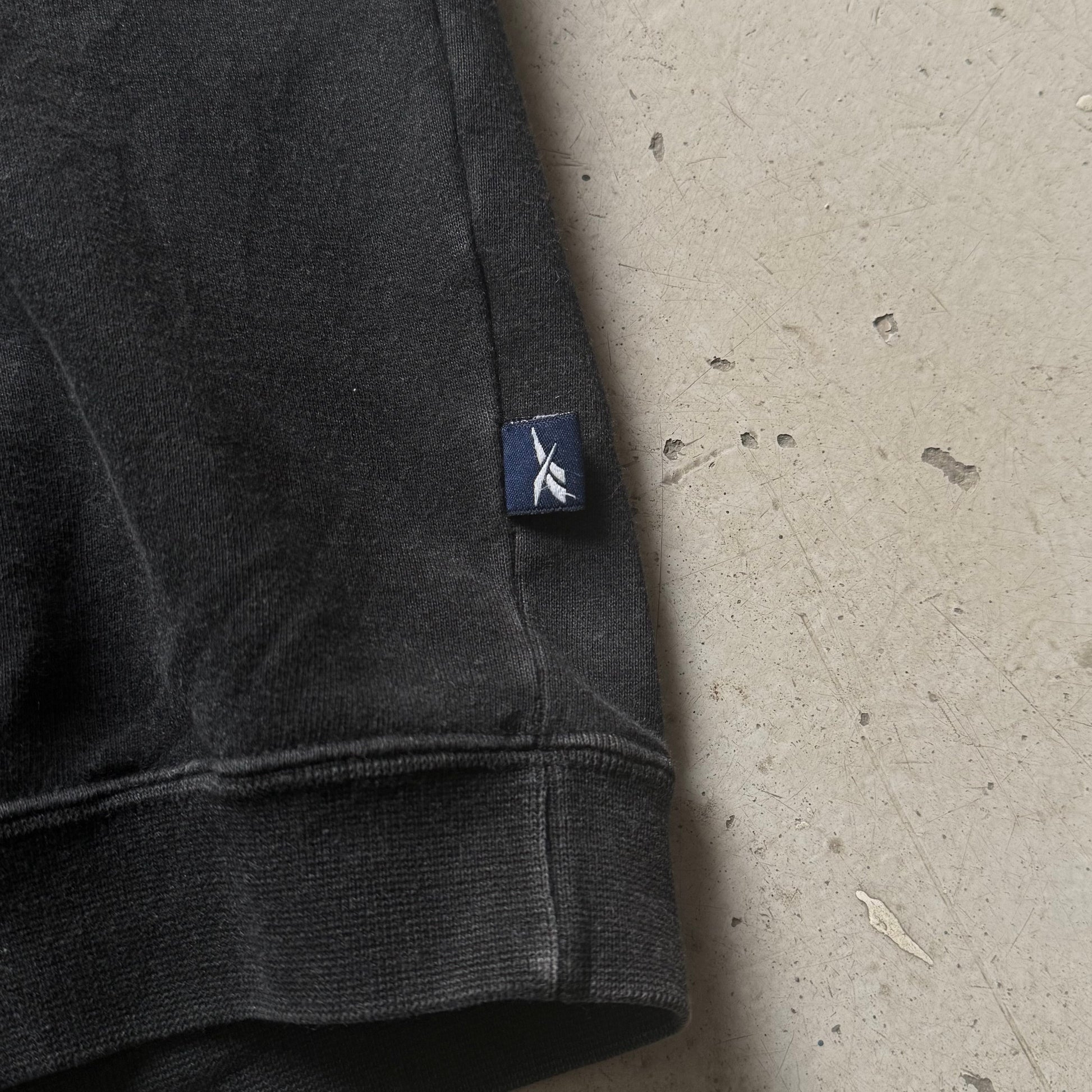 Reebok sweatshirt – vintage sort crewneck med logo (Small) - Re:Junk Vintage