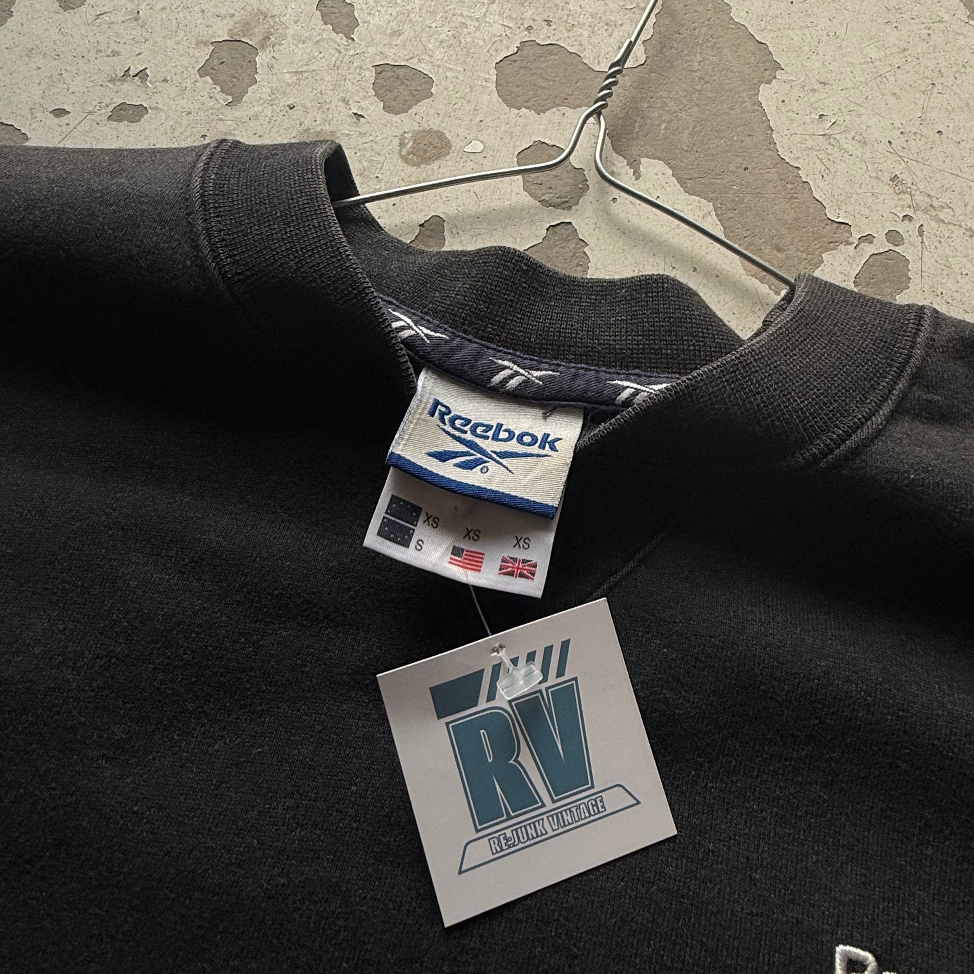 Reebok sweatshirt – vintage sort crewneck med logo (Small) - Re:Junk Vintage
