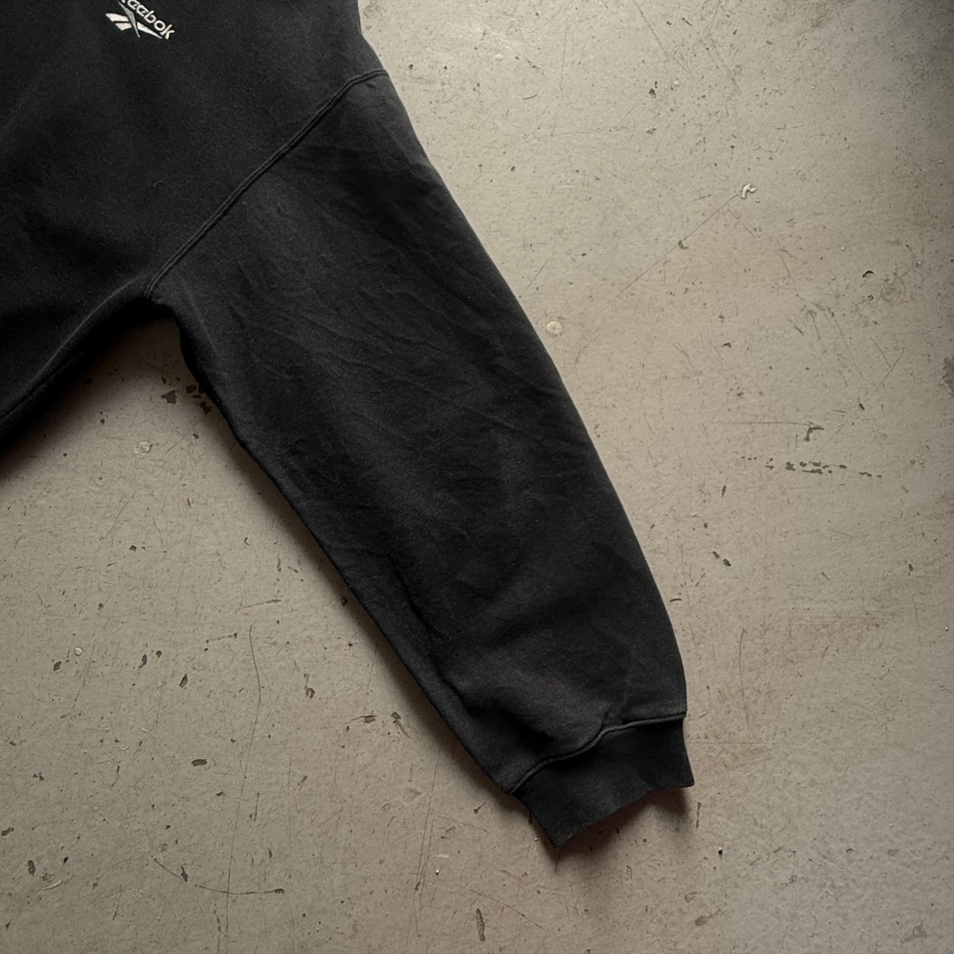 Reebok sweatshirt – vintage sort crewneck med logo (Small) - Re:Junk Vintage