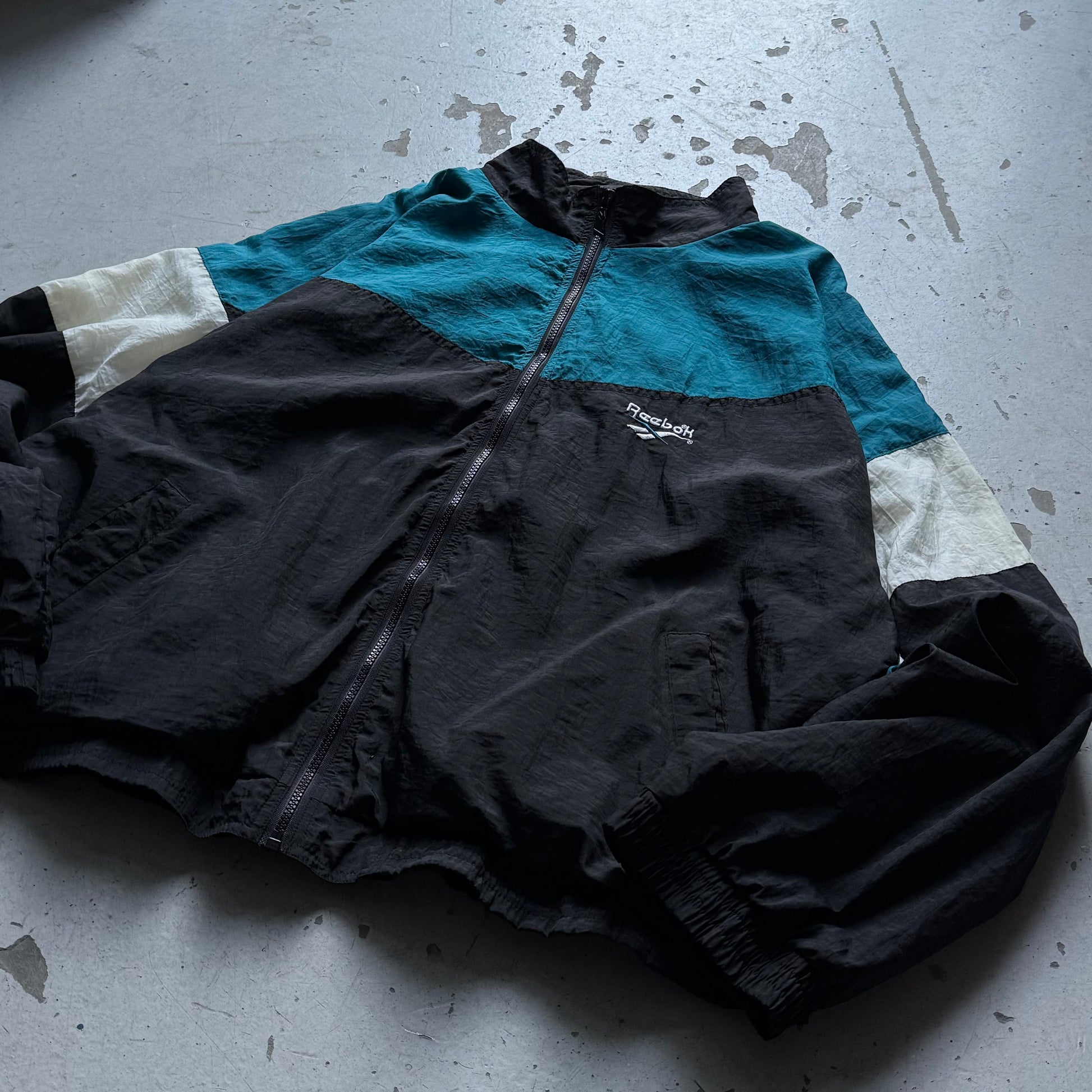 Reebok Vintage Track Jacket Sort/Blå/Hvid (L) – 90’er Windbreaker - Re:Junk Vintage