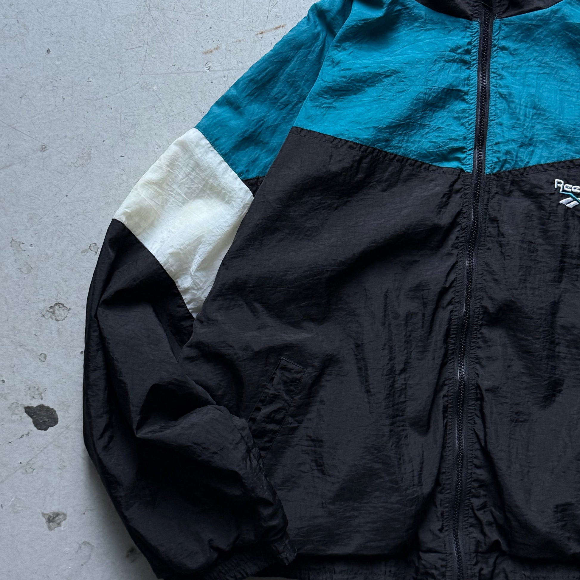 Reebok Vintage Track Jacket Sort/Blå/Hvid (L) – 90’er Windbreaker - Re:Junk Vintage