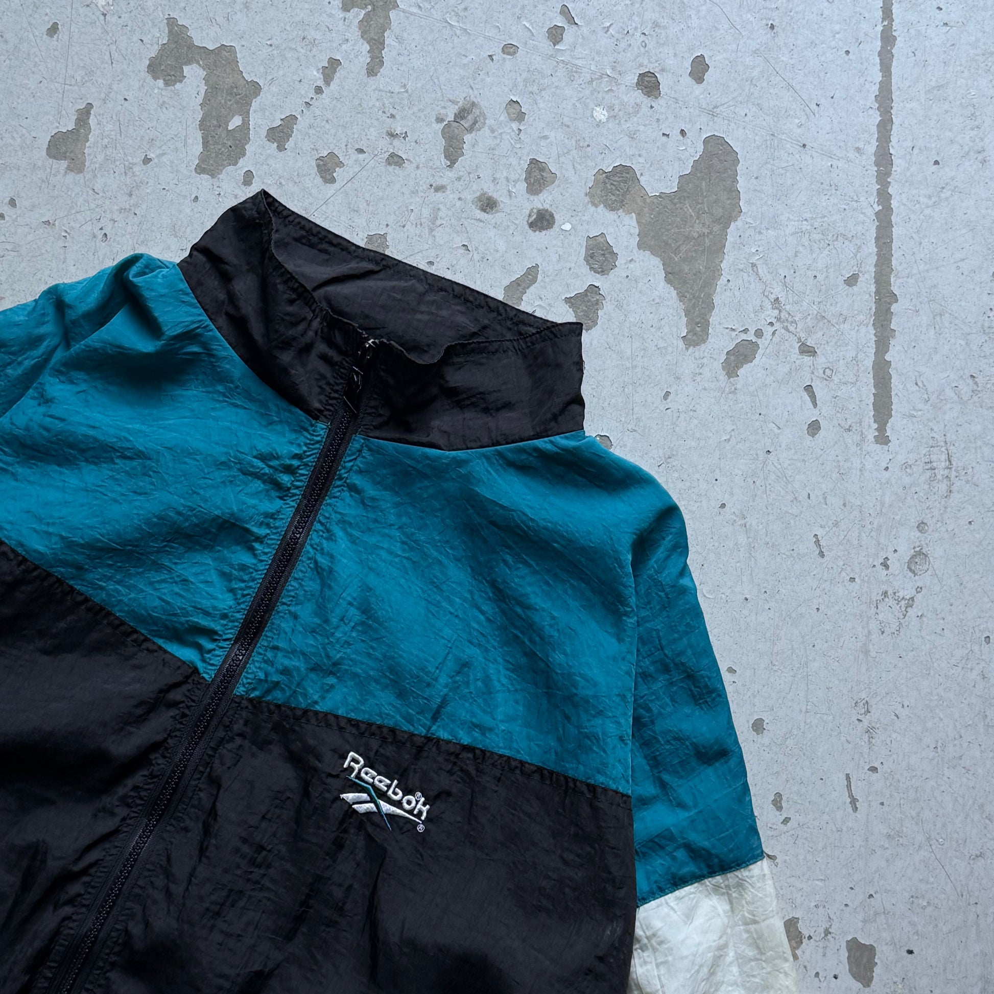 Reebok Vintage Track Jacket Sort/Blå/Hvid (L) – 90’er Windbreaker - Re:Junk Vintage