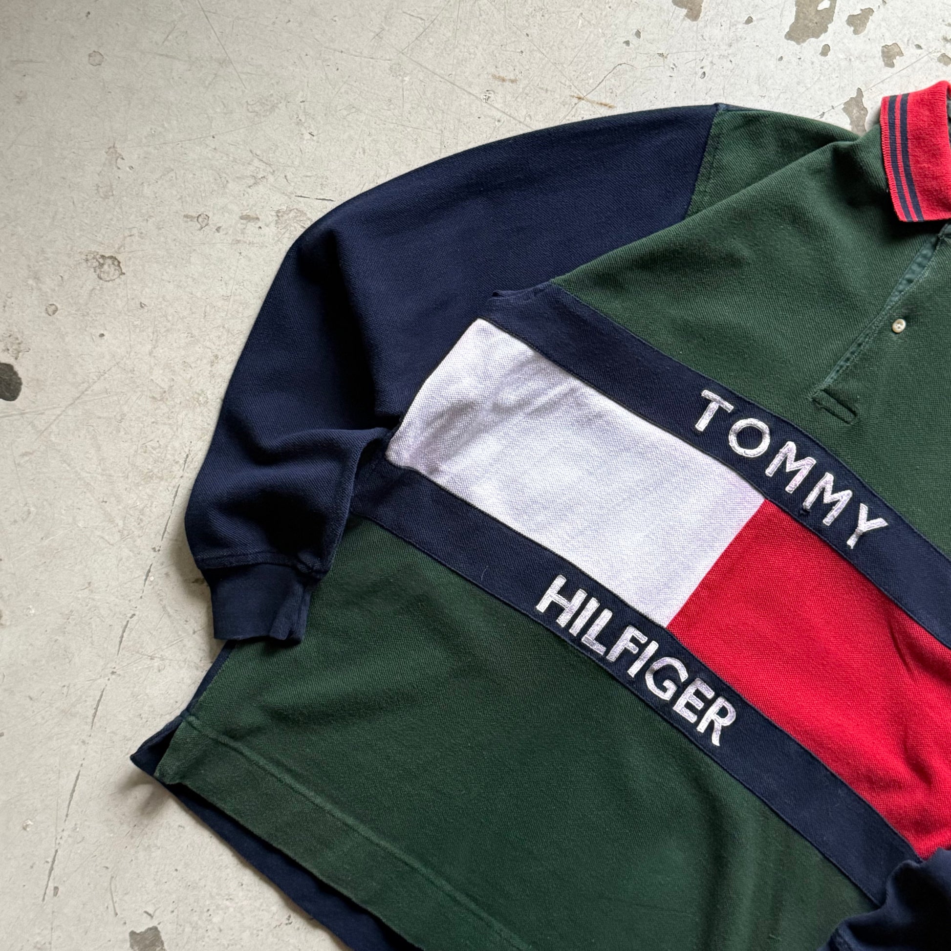 Tommy Hilfiger rugby polo vintage langærmet – navy/grøn/rød – S/M - Re:Junk Vintage