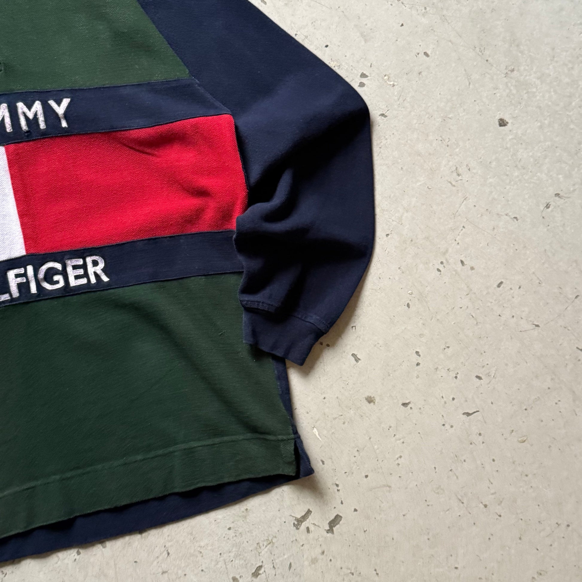 Tommy Hilfiger rugby polo vintage langærmet – navy/grøn/rød – S/M - Re:Junk Vintage