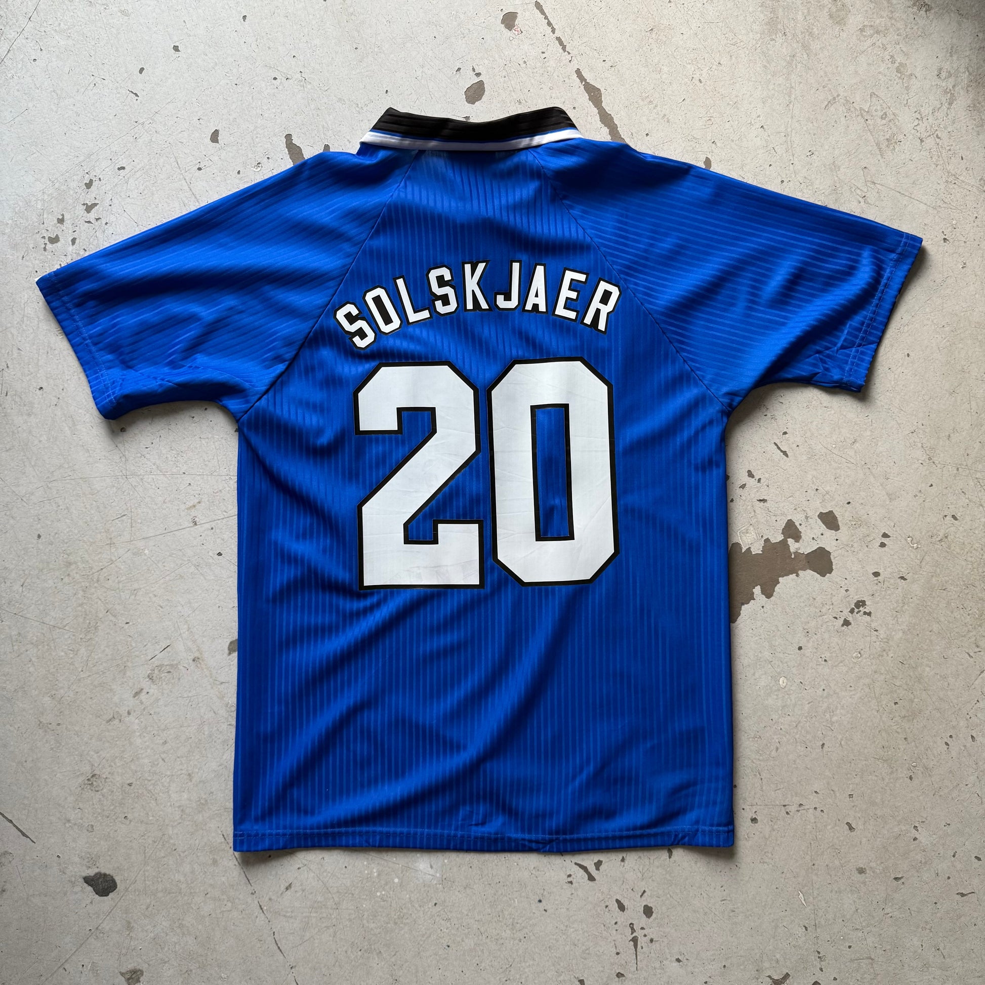 Umbro Manchester United vintage fodboldtrøje blå Solskjær 20 L - Re:Junk Vintage