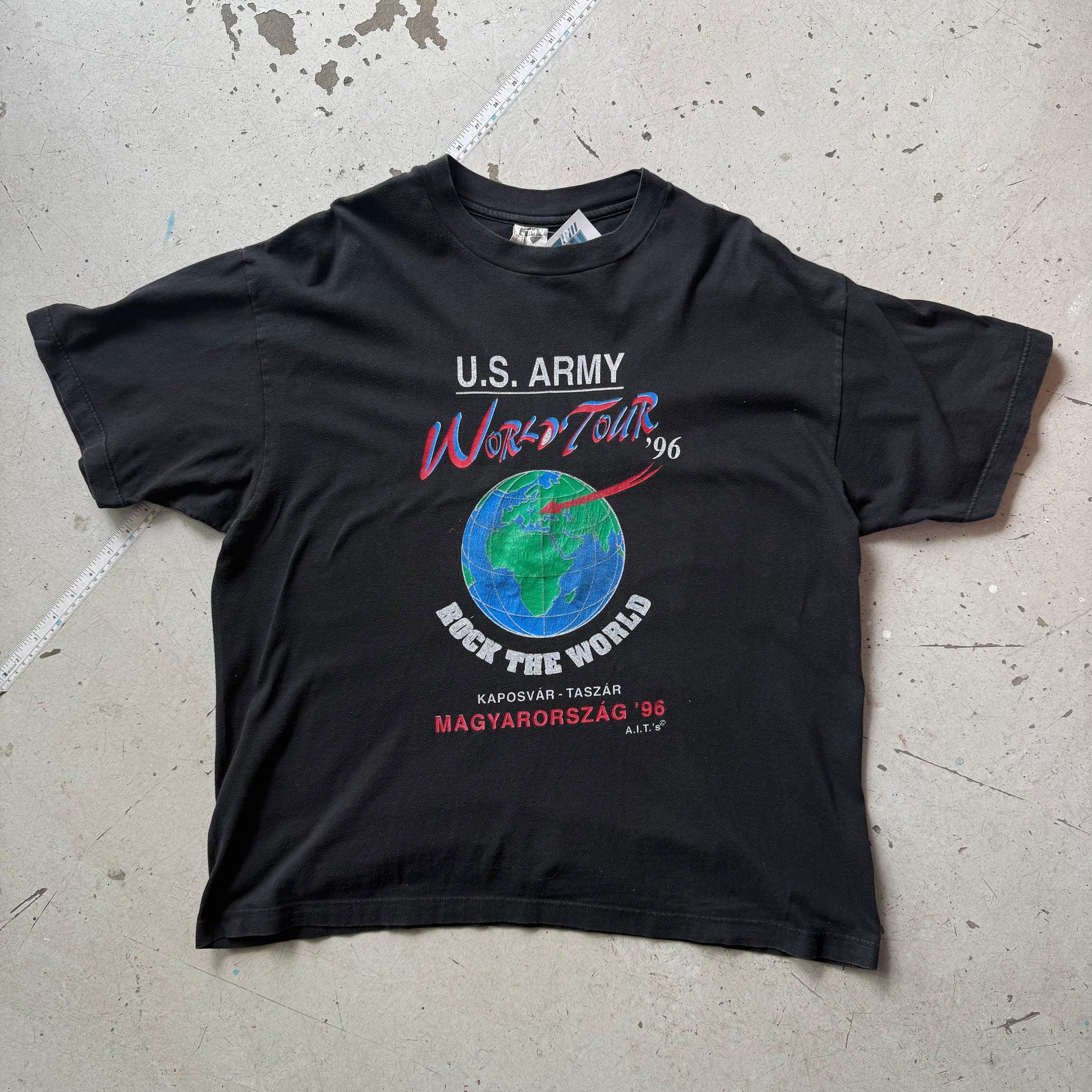 U.S. Army World Tour ’96 | graphic t-shirt | sort | L - Re:Junk Vintage