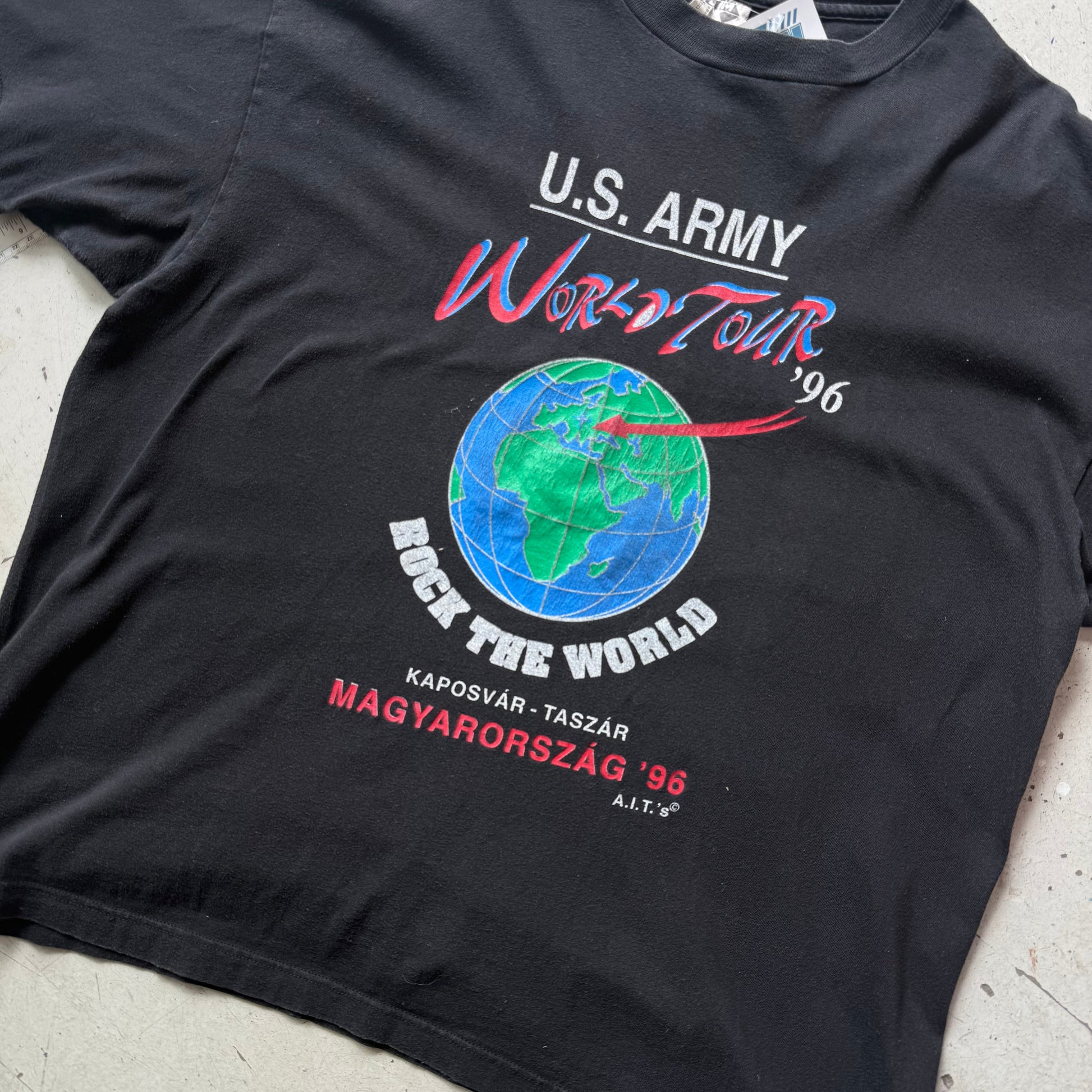 U.S. Army World Tour ’96 | graphic t-shirt | sort | L - Re:Junk Vintage