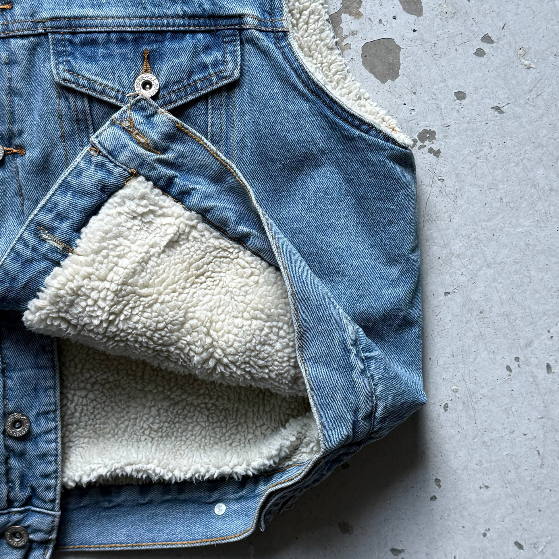 Vintage Denim Sherpa Vest – Lyseblå (M) - Re:Junk Vintage