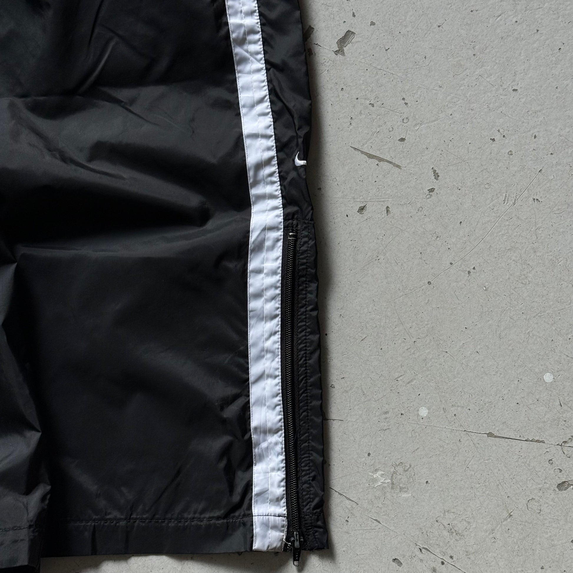 Vintage Nike Trackpants – Sort med Hvide Striber - Re:Junk Vintage
