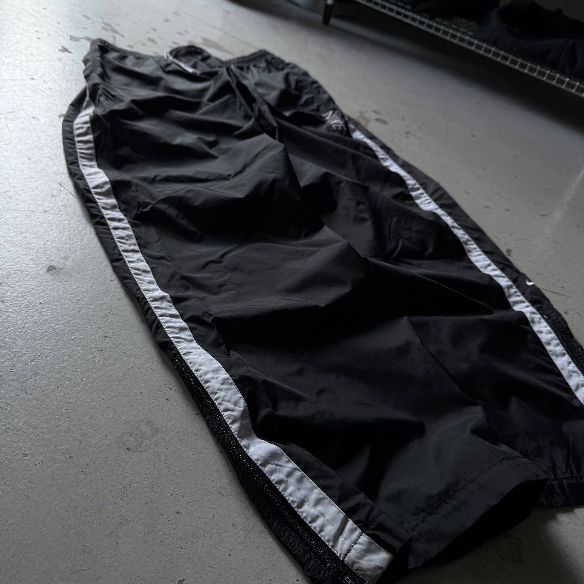 Vintage Nike Trackpants – Sort med Hvide Striber - Re:Junk Vintage