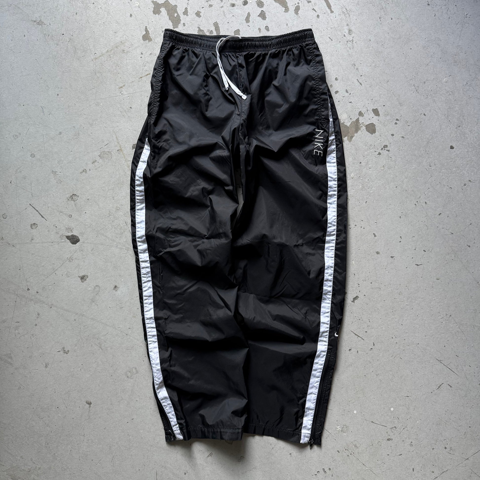 Vintage Nike Trackpants – Sort med Hvide Striber - Re:Junk Vintage