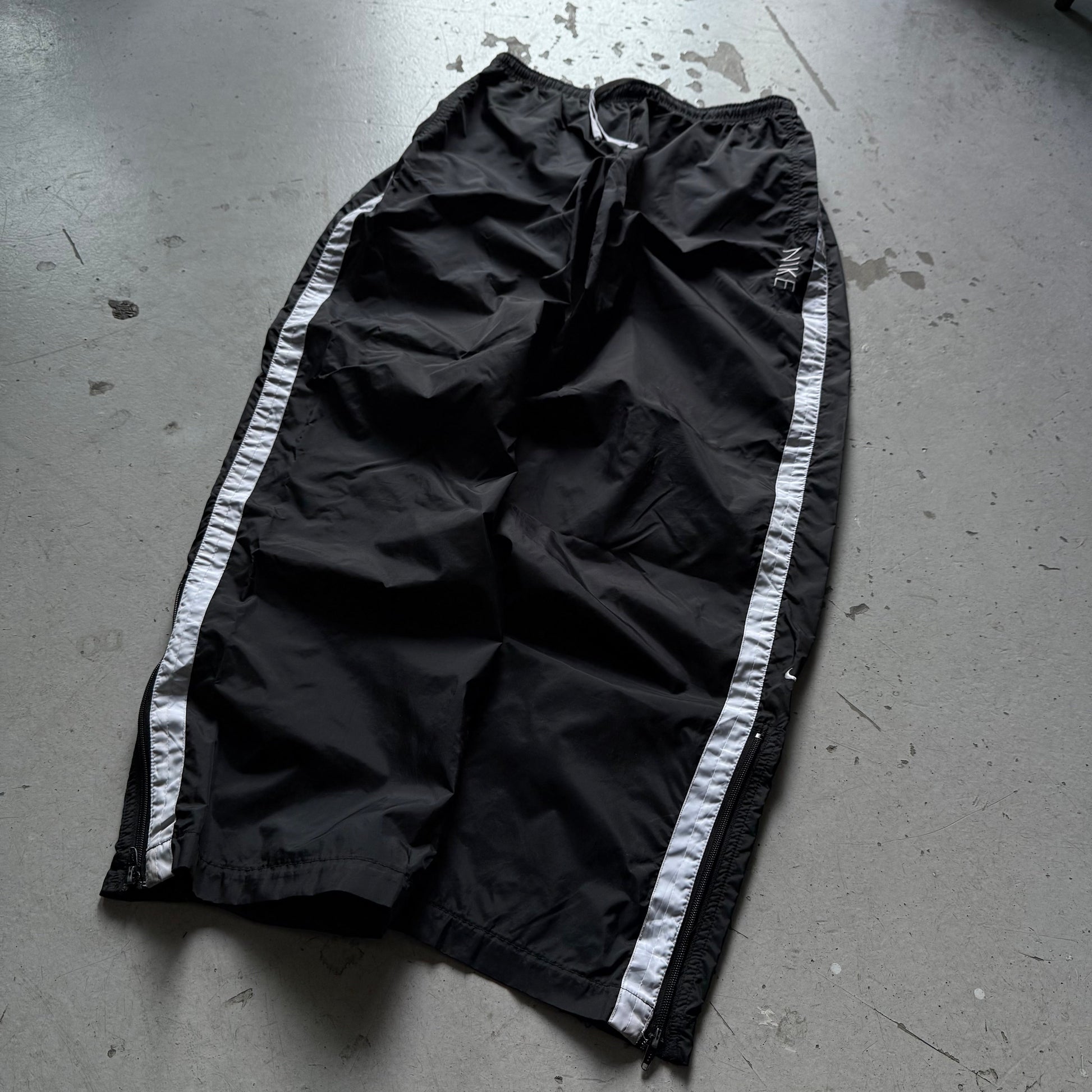 Vintage Nike Trackpants – Sort med Hvide Striber - Re:Junk Vintage