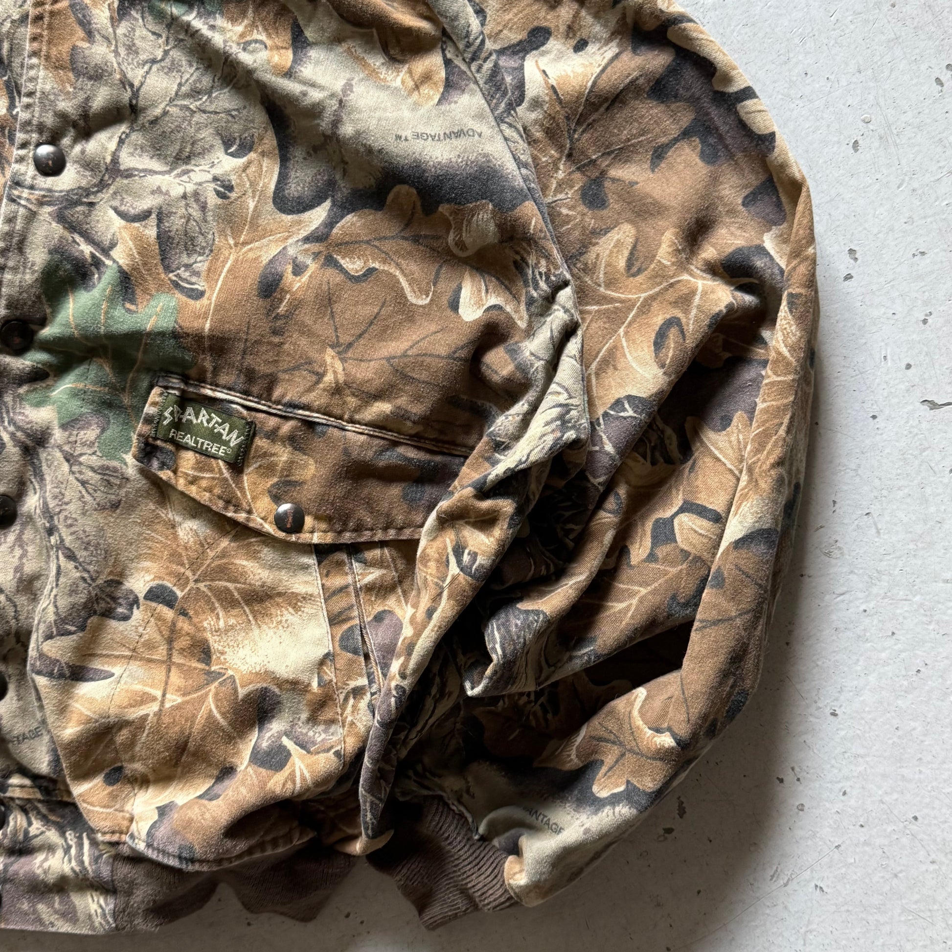 Vintage Realtree Bomber Jakke – Spartan Advantage (Str. M) - Re:Junk Vintage