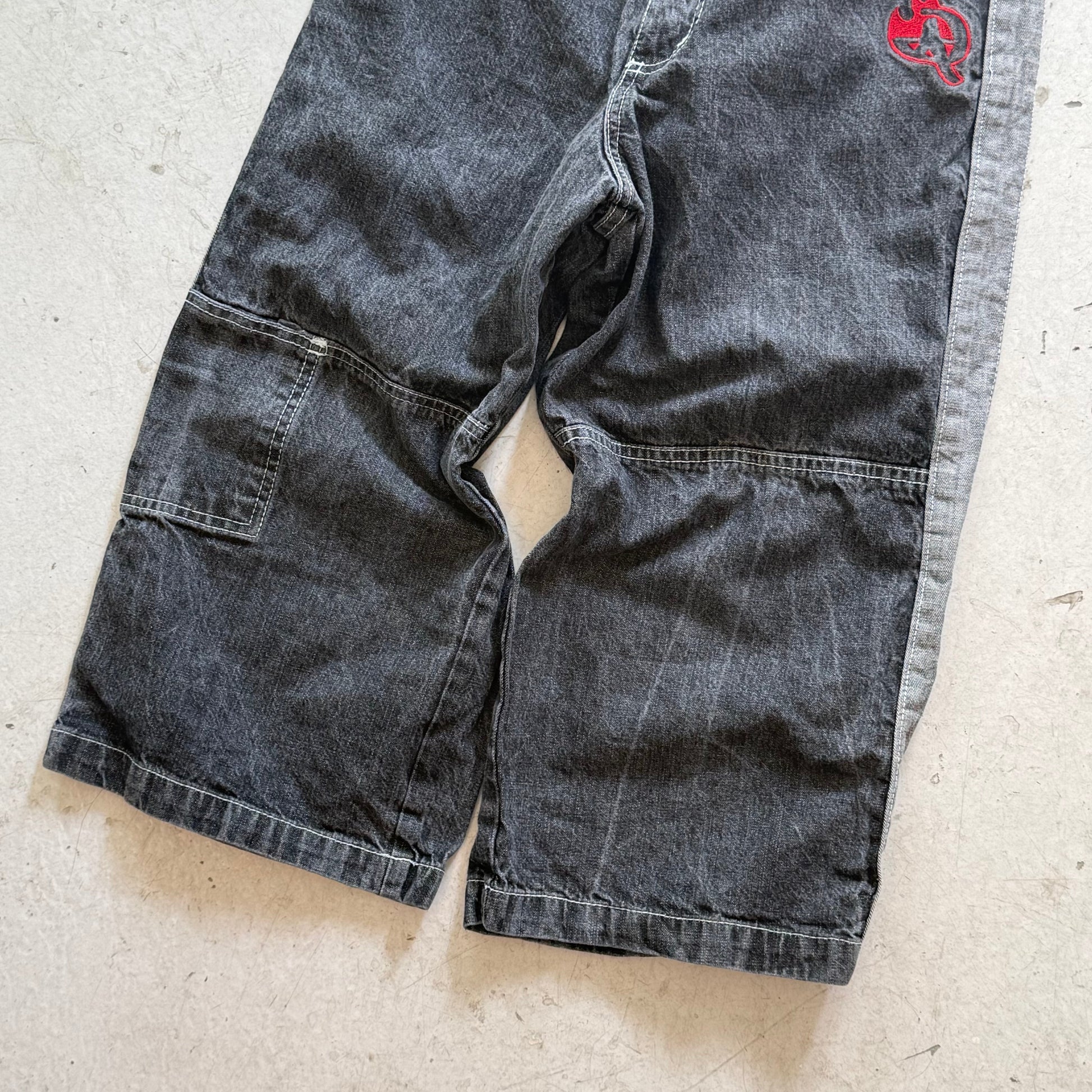 W27: Vintage denim jorts – loose fit workwear shorts - Re:Junk Vintage