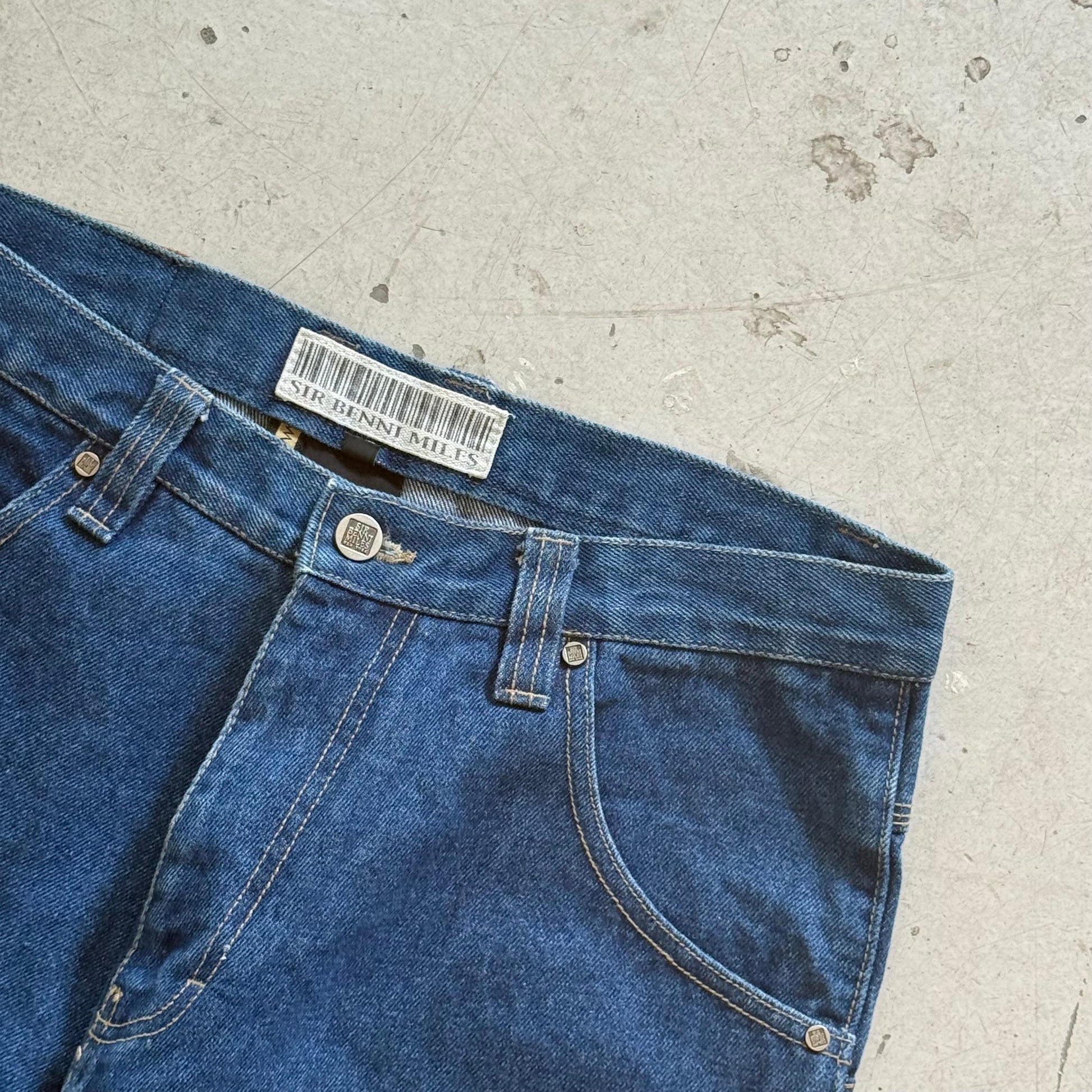 W32: Vintage denim jorts – loose fit workwear shorts - Re:Junk Vintage