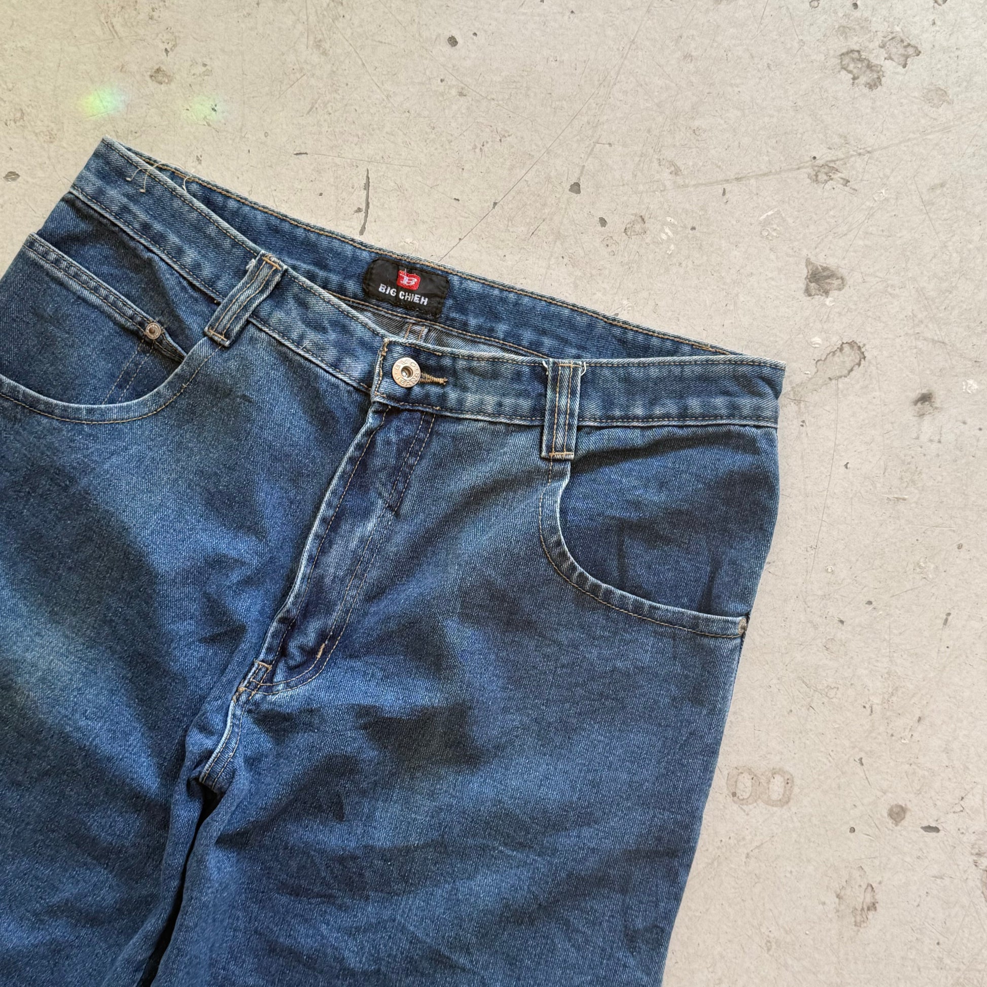 W32: Vintage denim jorts – loose fit workwear shorts - Re:Junk Vintage