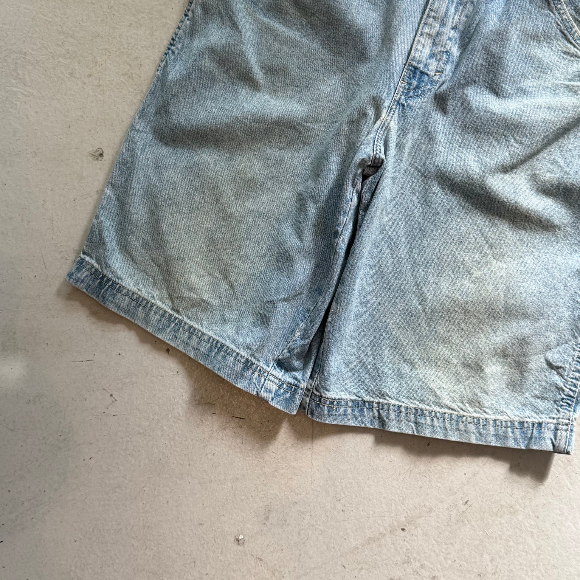W34: Vintage denim jorts – loose fit workwear shorts - Re:Junk Vintage