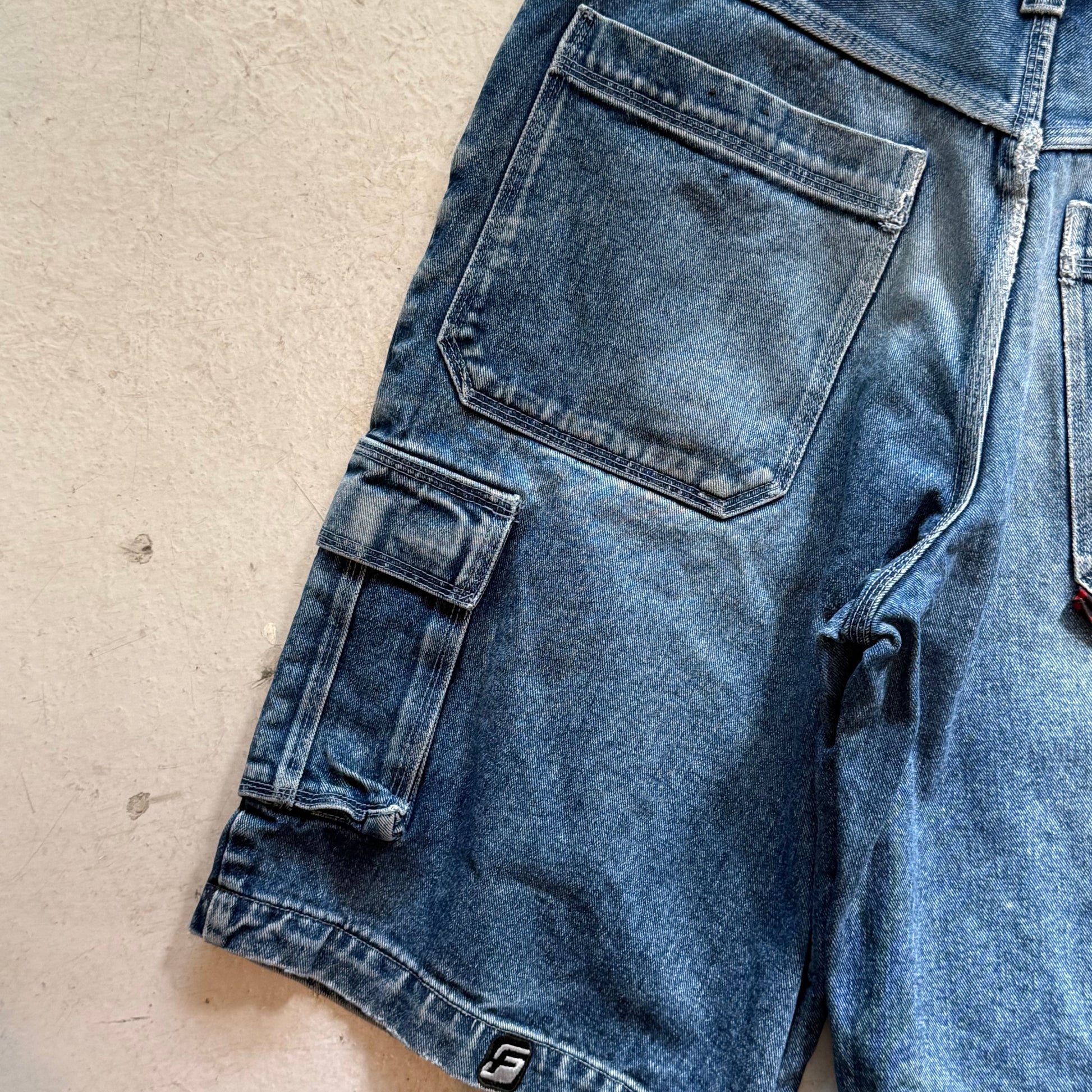 W34: Vintage denim jorts – loose fit workwear shorts - Re:Junk Vintage