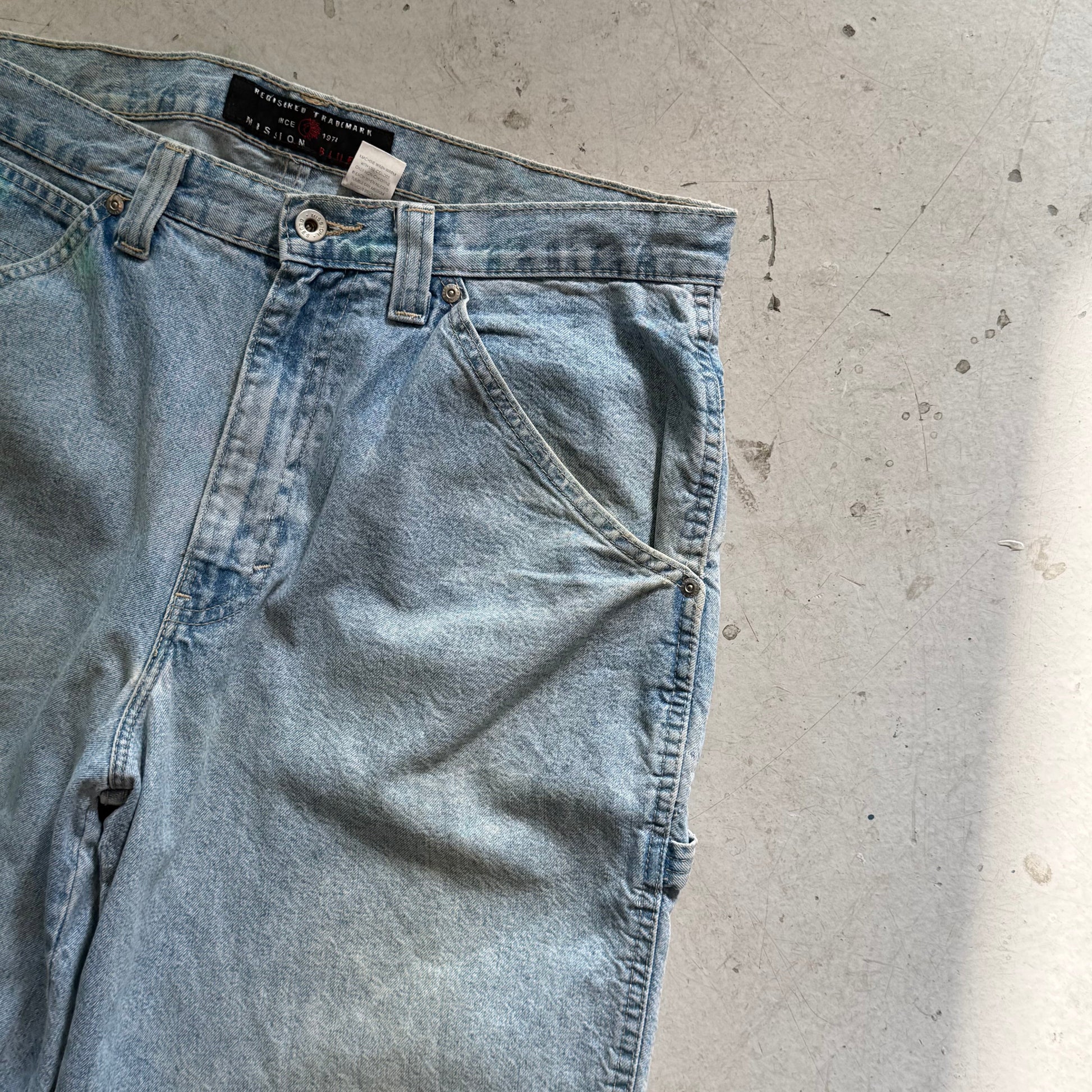 W34: Vintage denim jorts – loose fit workwear shorts - Re:Junk Vintage