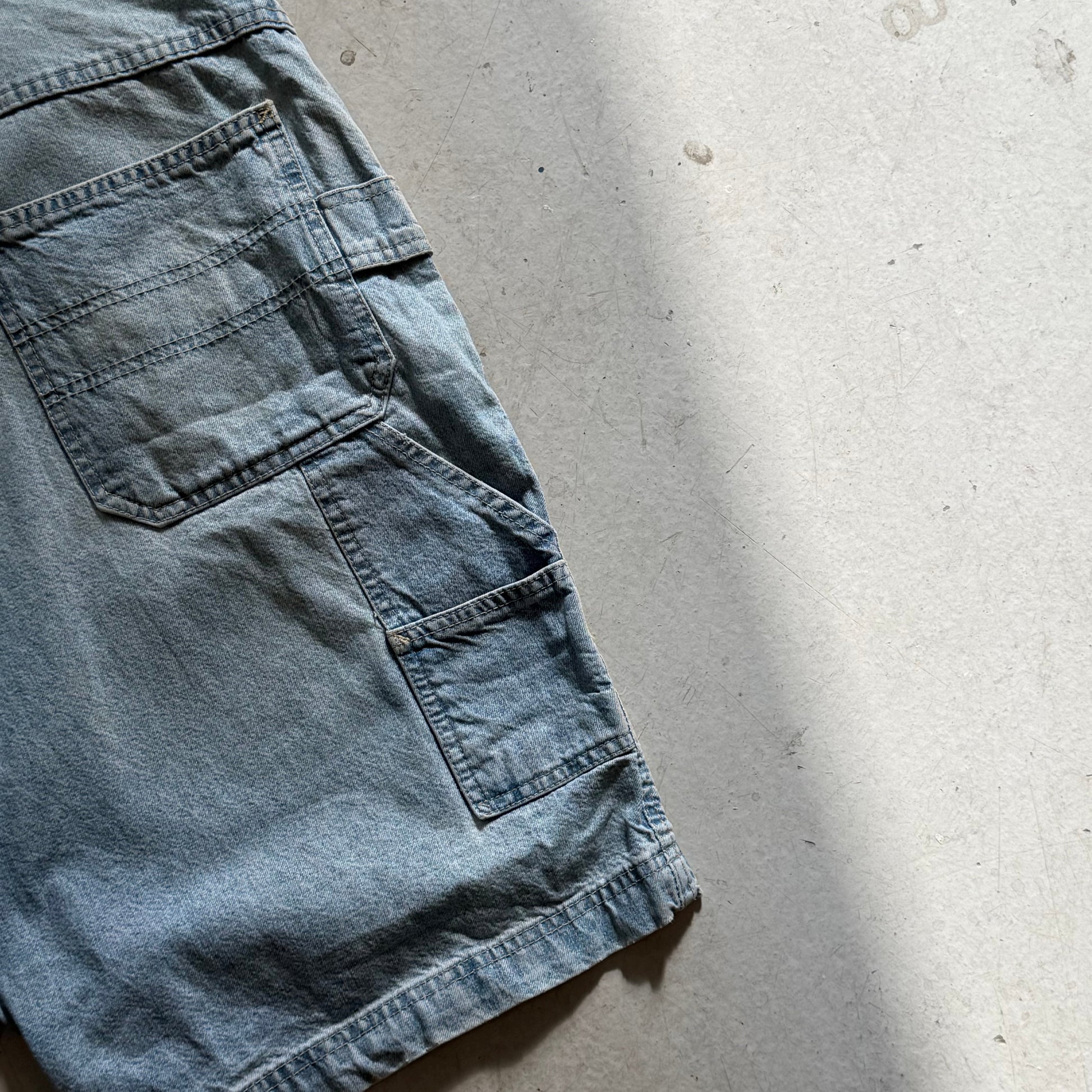 W34: Vintage denim jorts – loose fit workwear shorts - Re:Junk Vintage