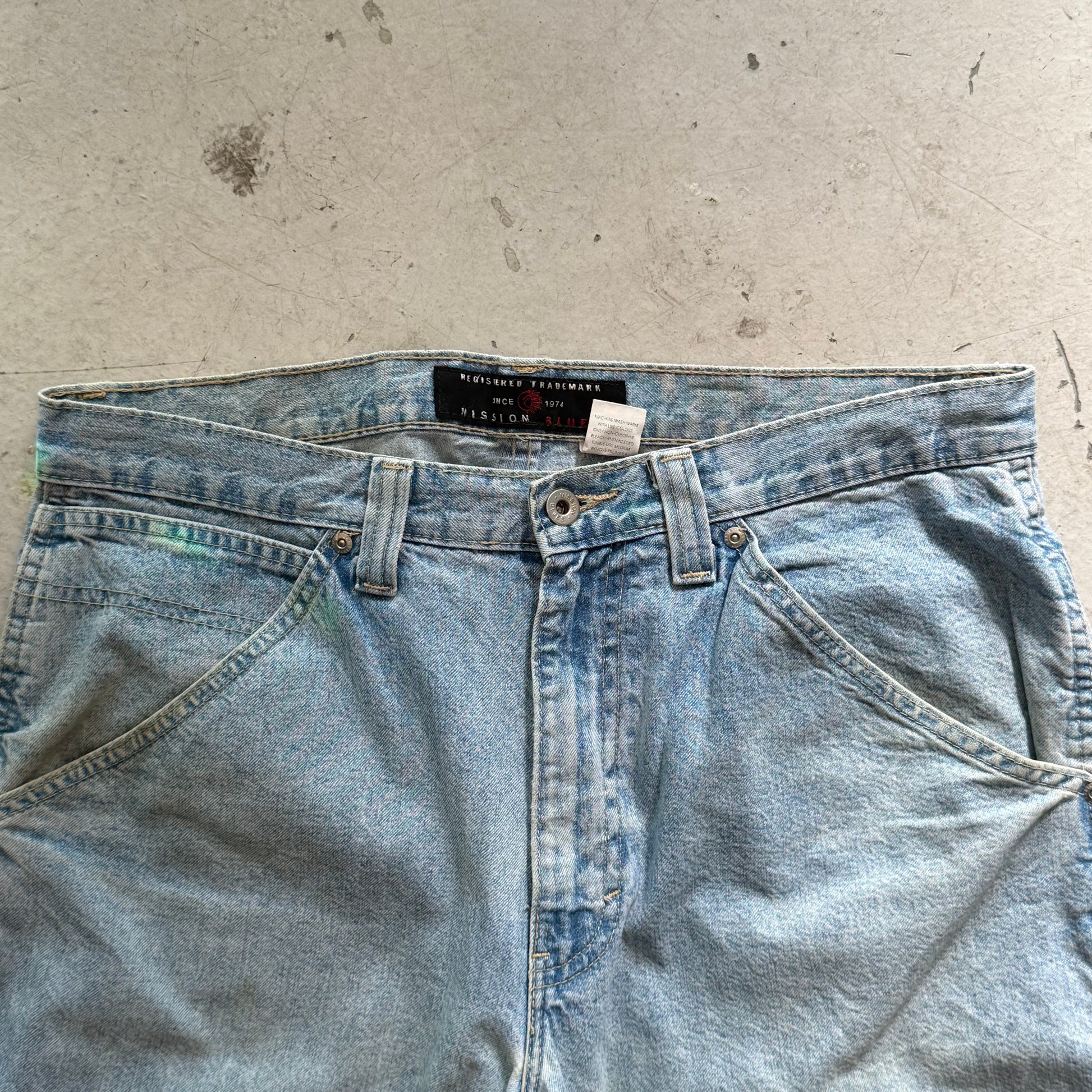 W34: Vintage denim jorts – loose fit workwear shorts - Re:Junk Vintage