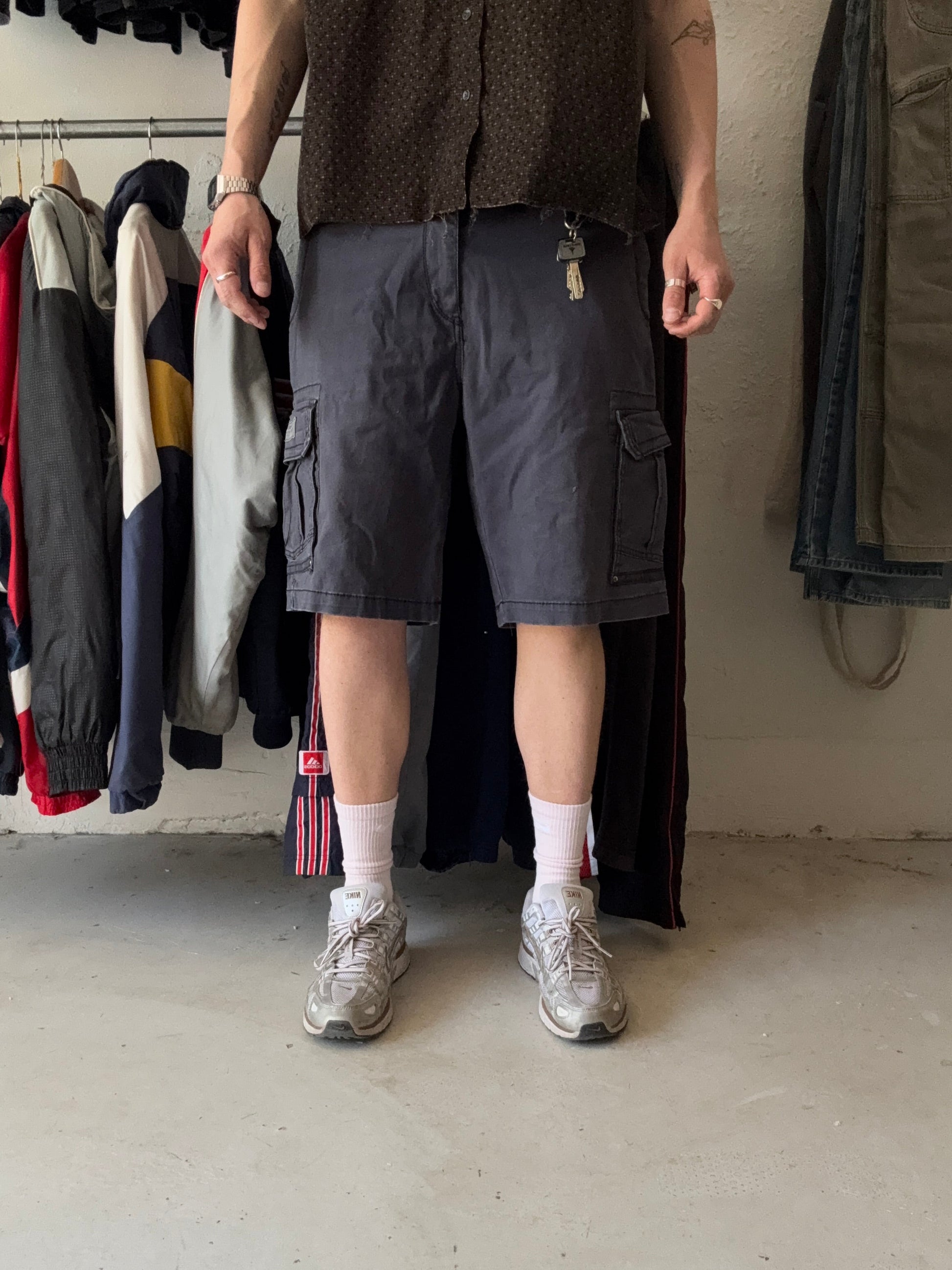 W36 | cargo shorts | Navy | - Re:Junk Vintage