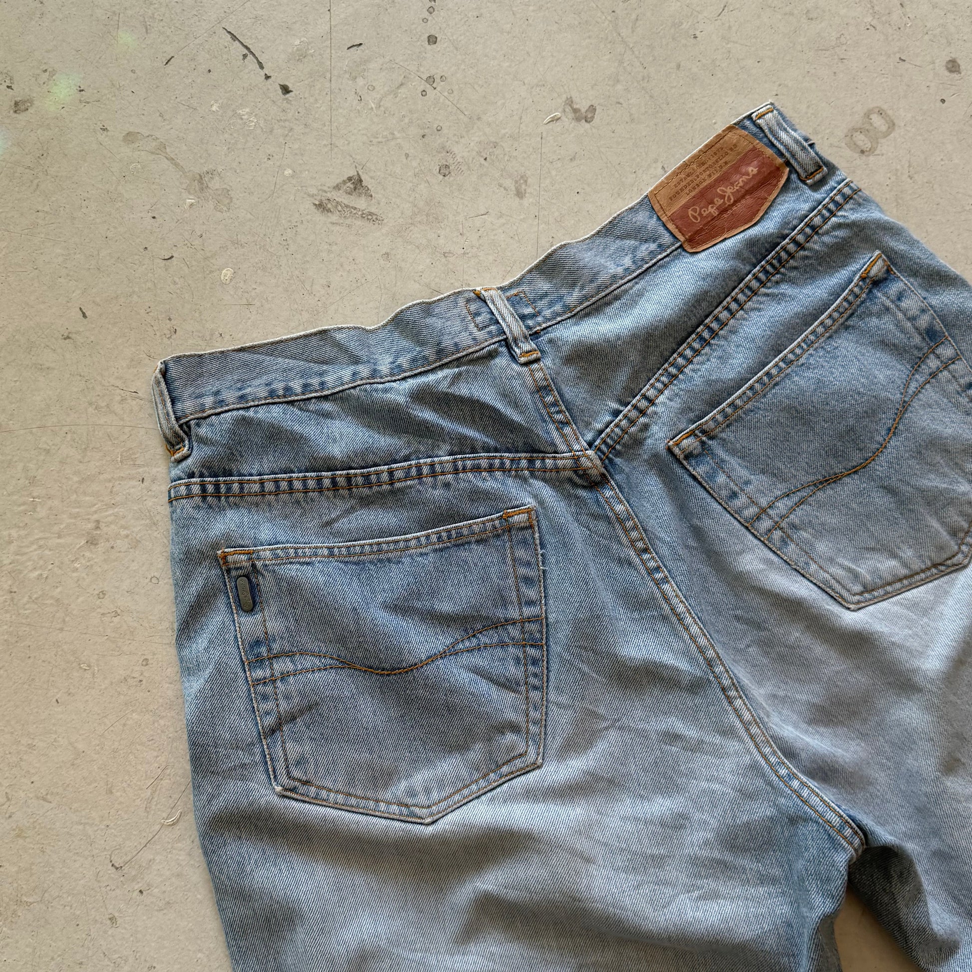 W36: Vintage denim jorts – loose fit workwear shorts - Re:Junk Vintage