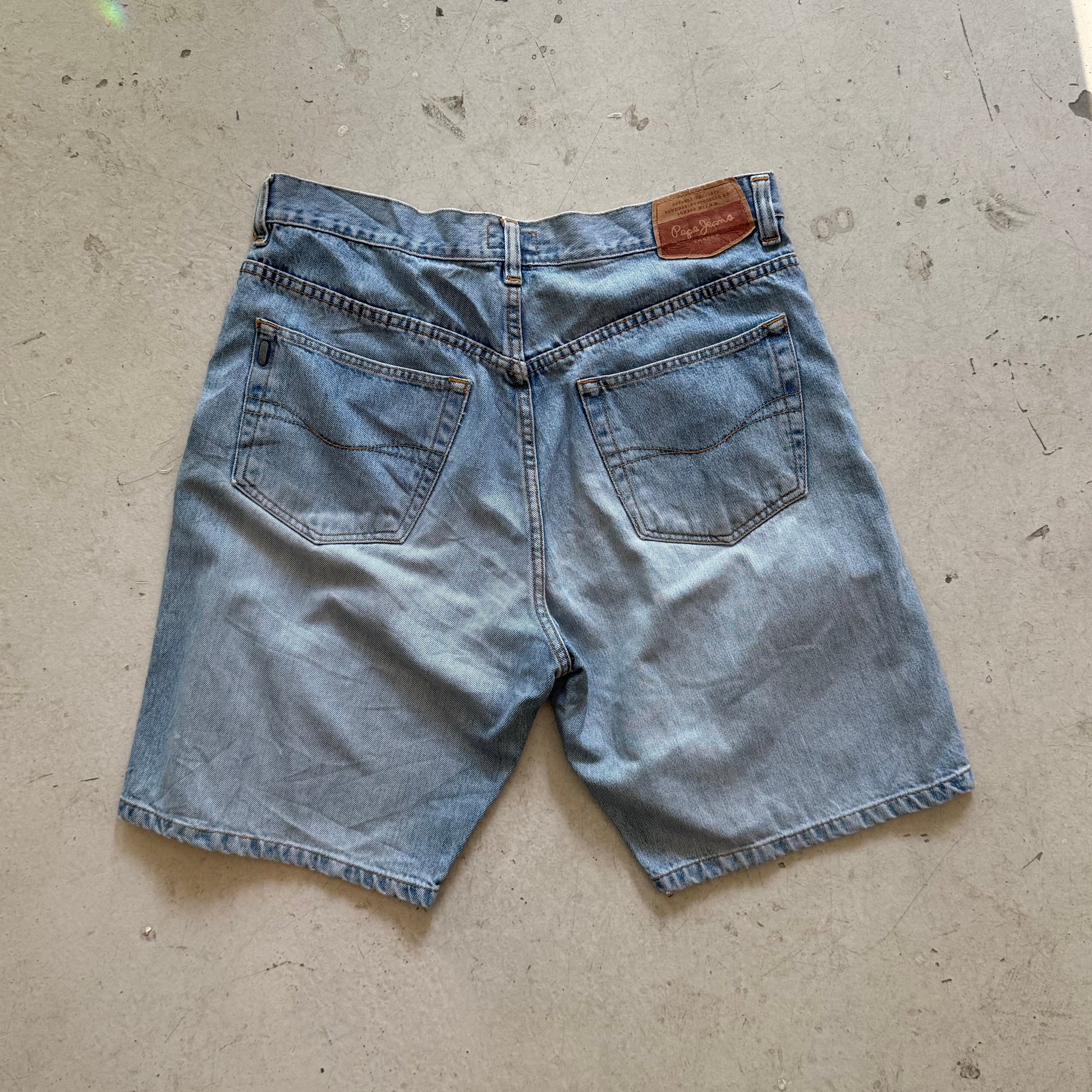 W36: Vintage denim jorts – loose fit workwear shorts - Re:Junk Vintage