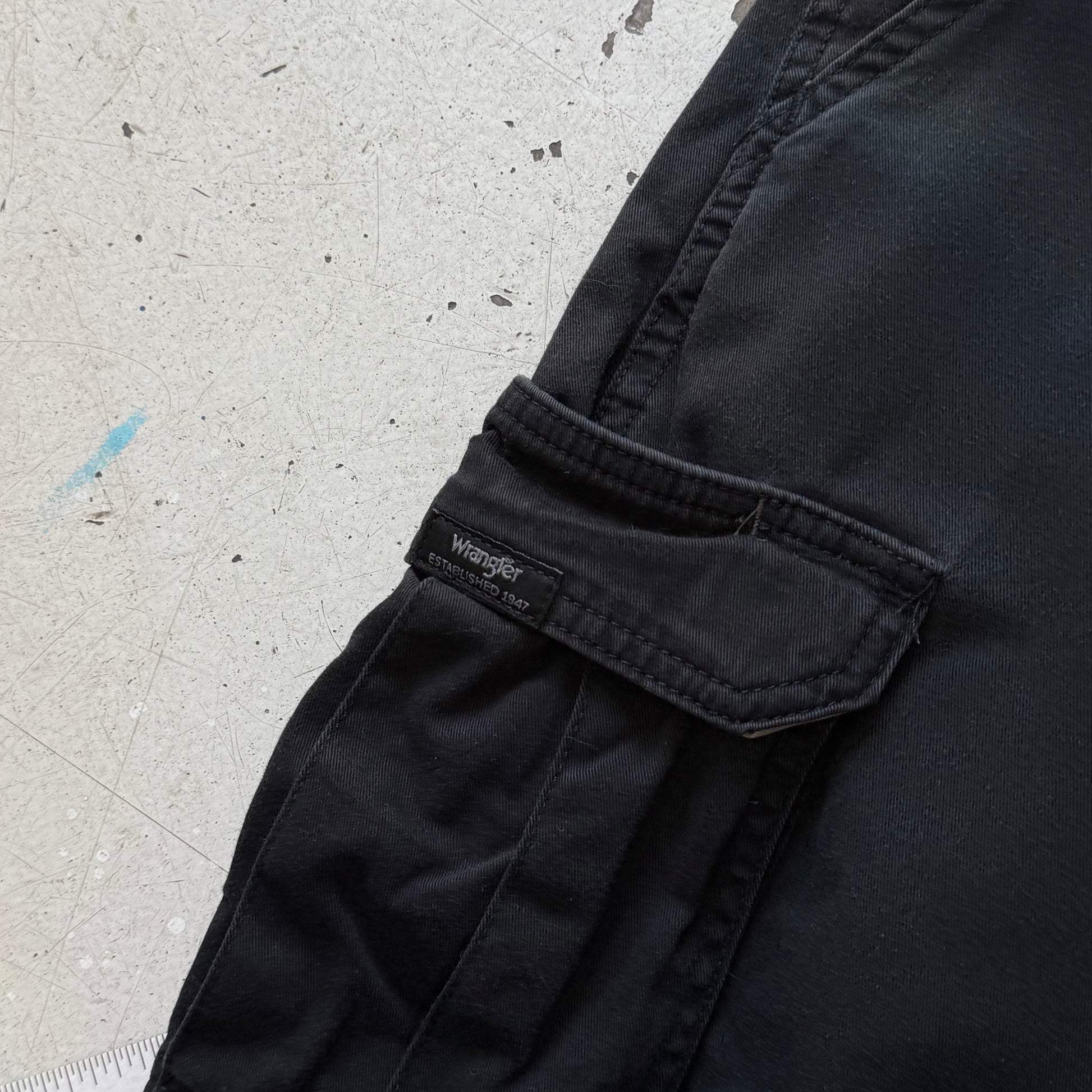Wrangler | cargo shorts | sort | W32 - Re:Junk Vintage