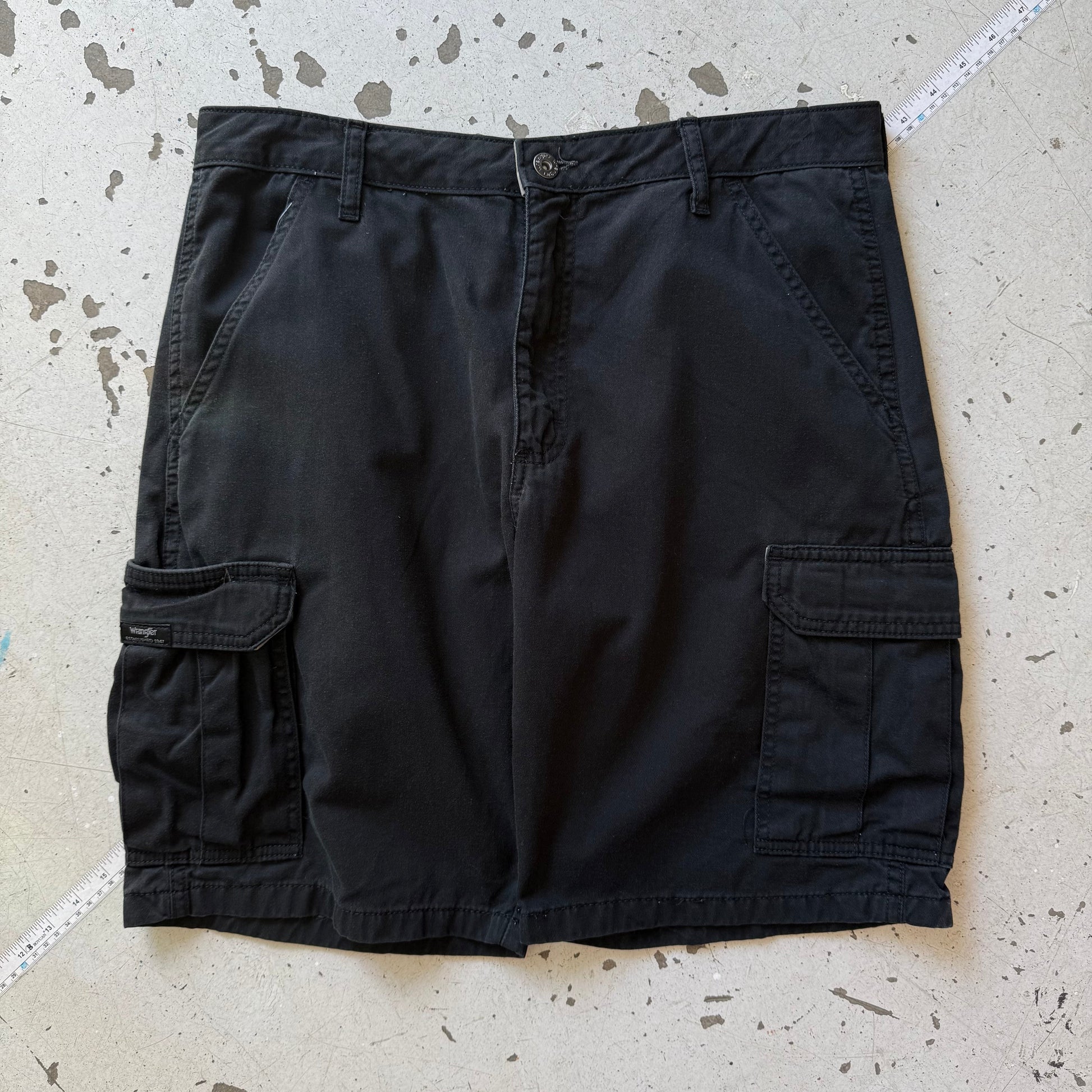 Wrangler | cargo shorts | sort | W32 - Re:Junk Vintage