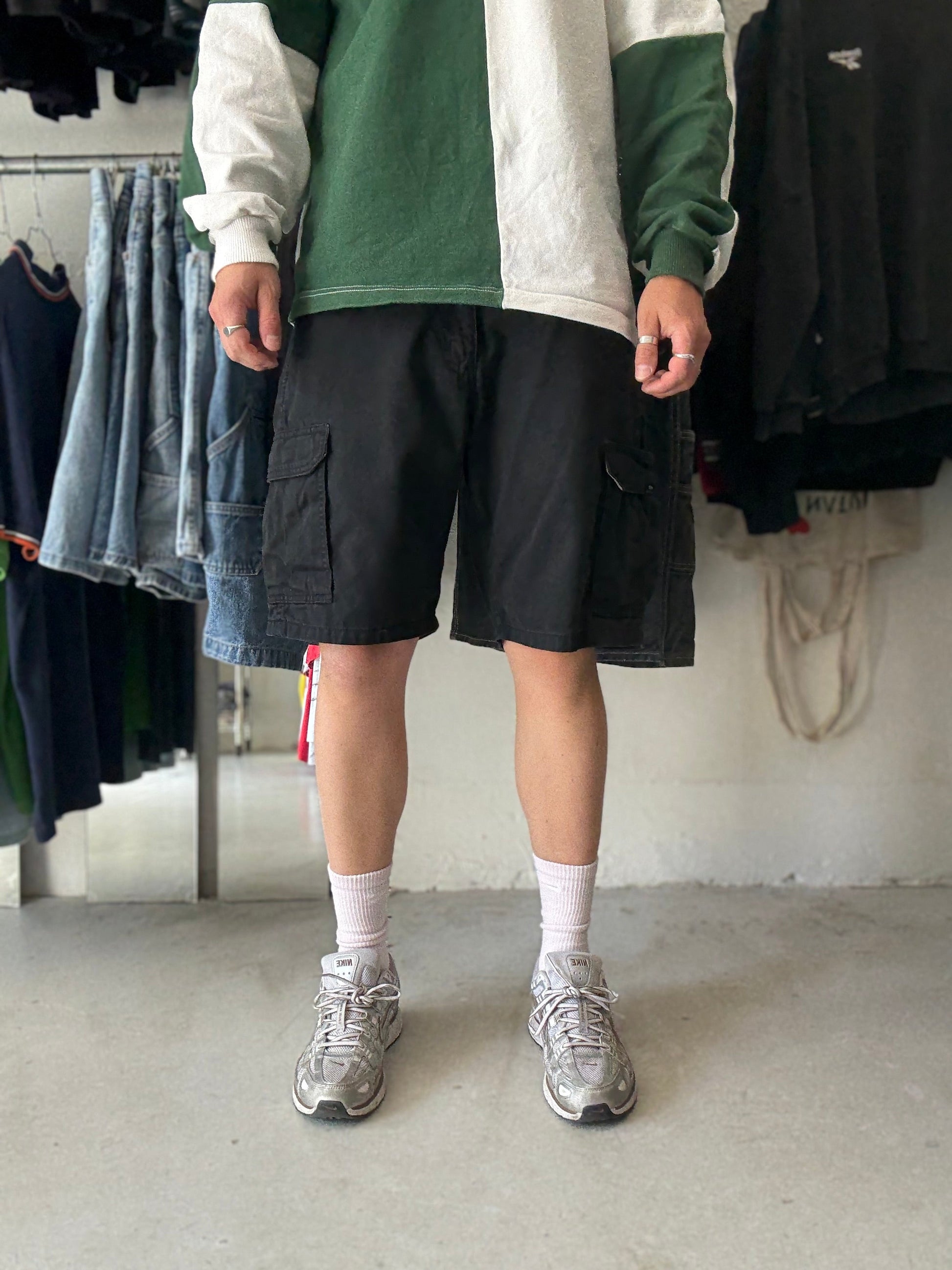 Wrangler | cargo shorts | sort | W32 - Re:Junk Vintage