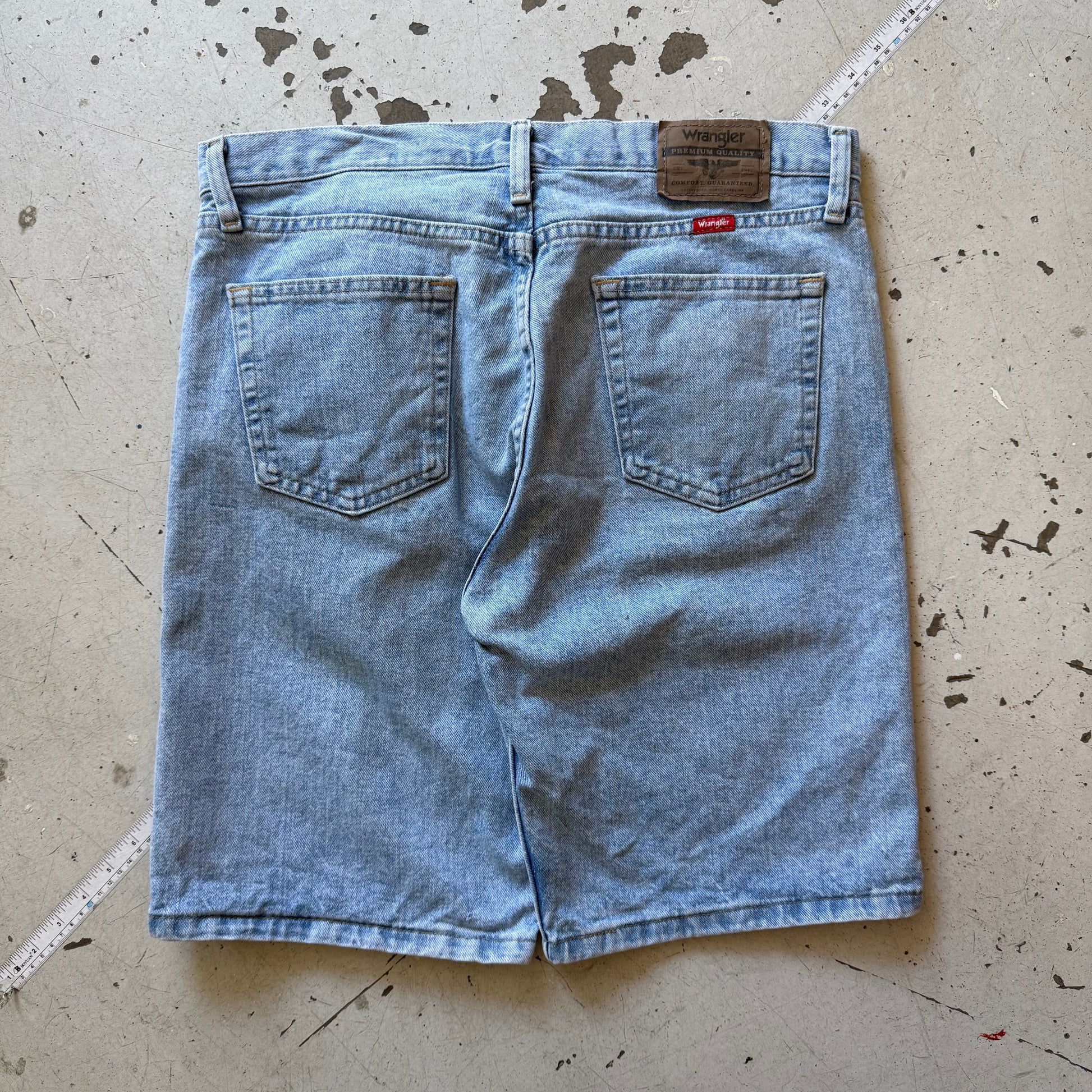 Wrangler | denim shorts | lys blå | W32 - Re:Junk Vintage